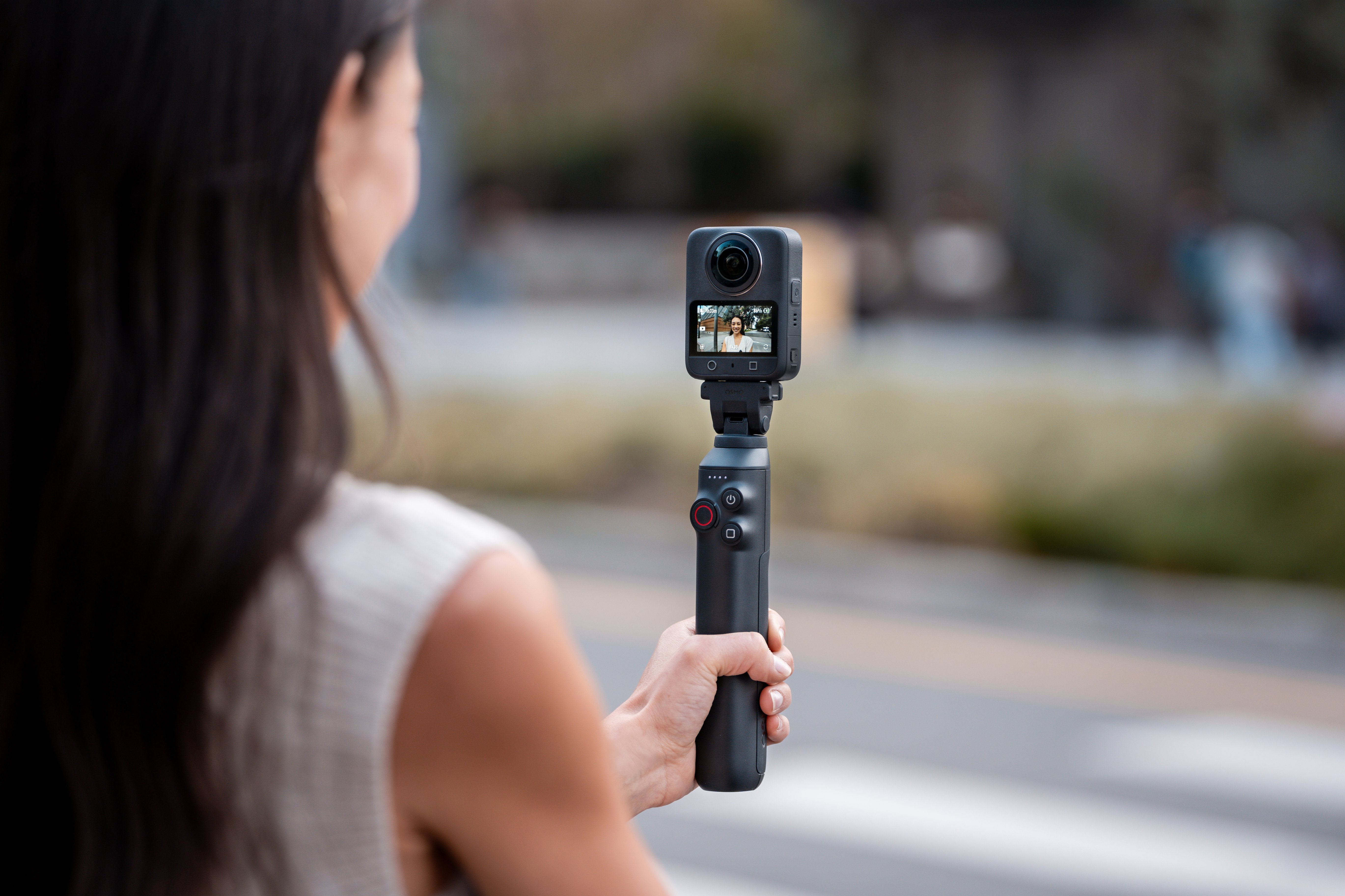 EAN 6937224110502 - DJI Osmo 360 cámara para deporte de acción 120 MP 8K Ultra HD CMOS 25,4 / 1,1 mm (1 / 1.1") Wifi 183 g imagen 24