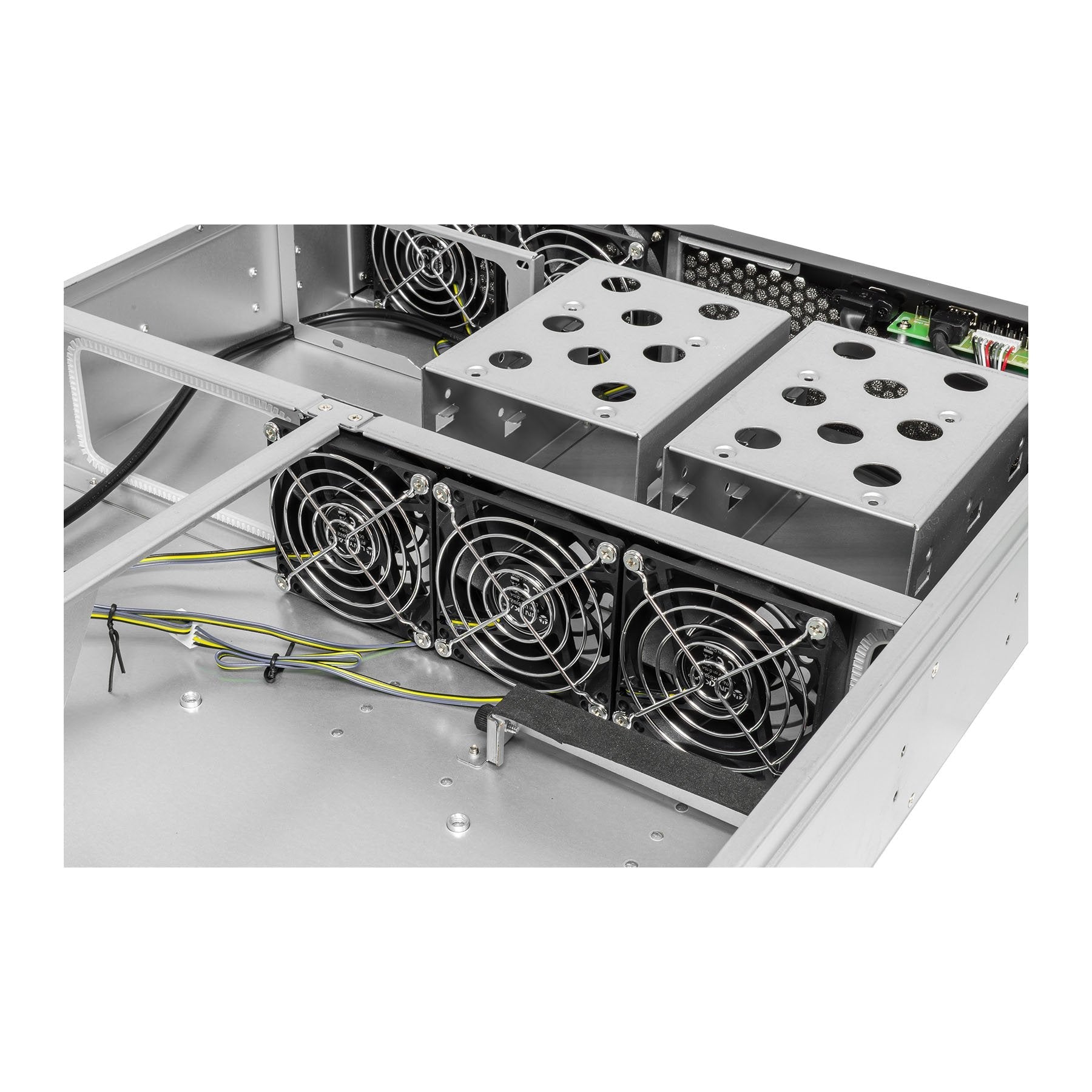 Caja Rack 19" Unykach 2u Sin Fuente Negro Plata 8 Bahias Int 1xusb2.0 1xusb3.0 1xusb-C