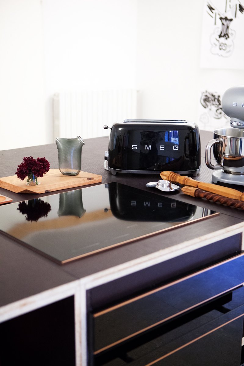 EAN 8017709190798 - Smeg TSF02BLEU tostadora 6 4 rebanada(s) 1500 W Negro imagen 8