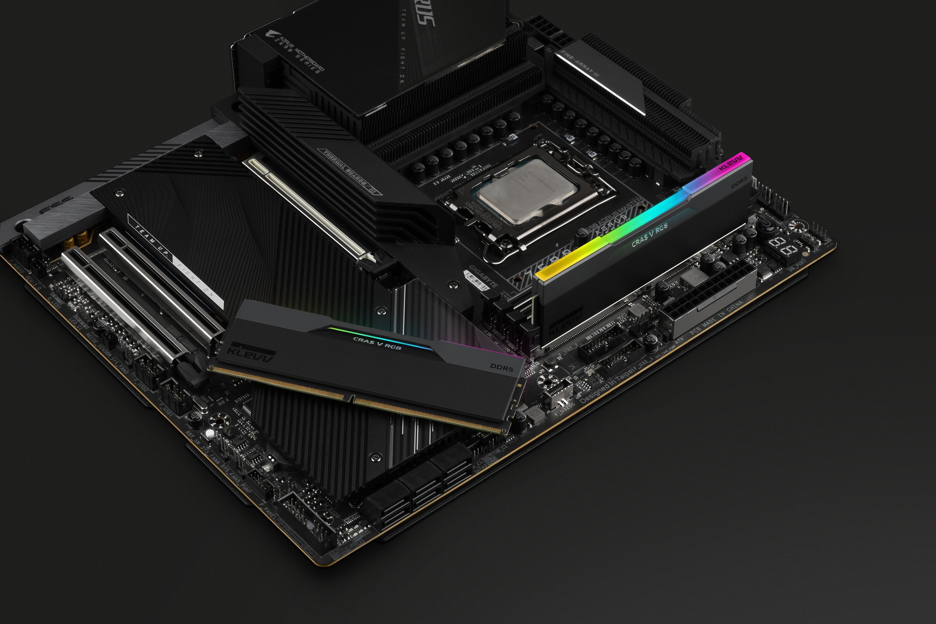 Klevv Memoria Ram Cras V Rgb Obsidian Negro - 32 Gb (2 X 16 Gb Kit) - Ddr5 6400 Udimm Cl30
