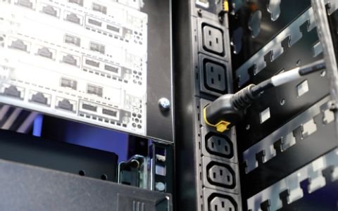 Pdu Rittal Gemionada 32a 3p Cee 12xc13 + 12xc19