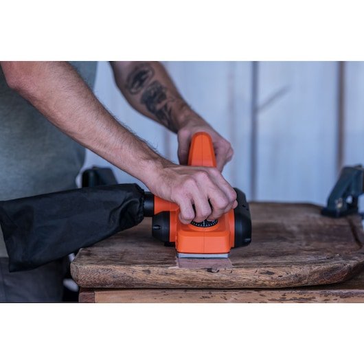 Cepillo Eléctrico 710w Bew712-Qs Black+Decker