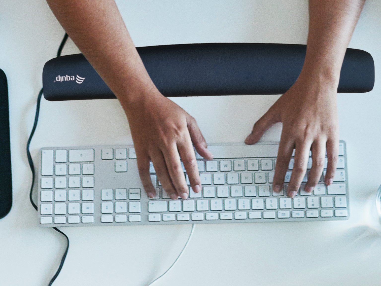 Reposamuñecas De Gel Para Teclado Equip Life Color Negro