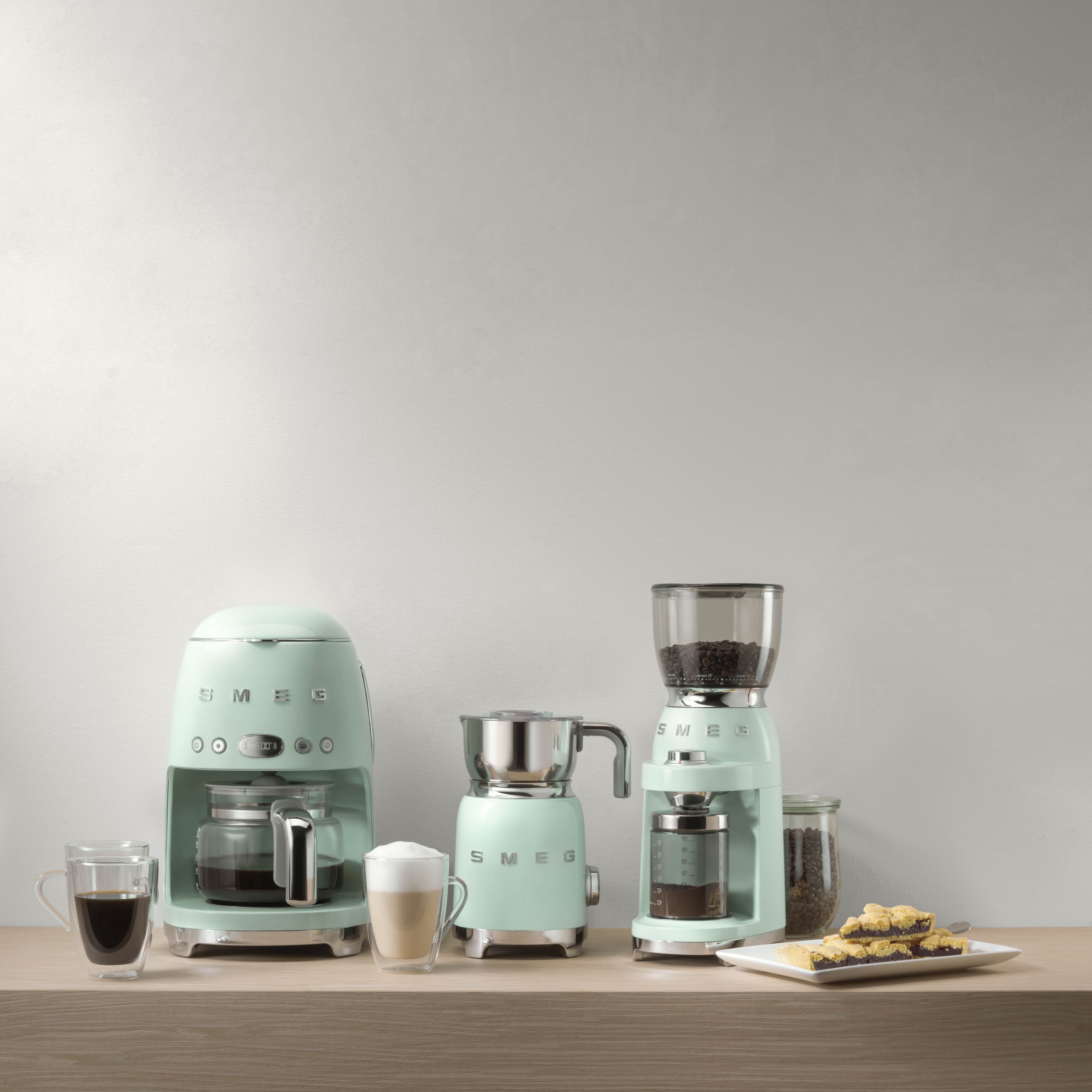 EAN 8017709280536 - Smeg DCF02PGEU cafetera eléctrica Totalmente automática Cafetera de filtro 1,4 L imagen 6