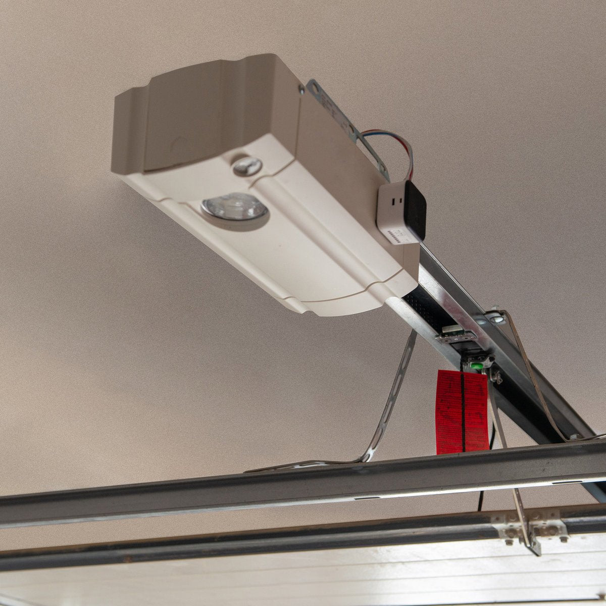EAN 5052847114551 - Yale Positionssensor for Garage Opener accesorio para motor de puerta de garaje imagen 5