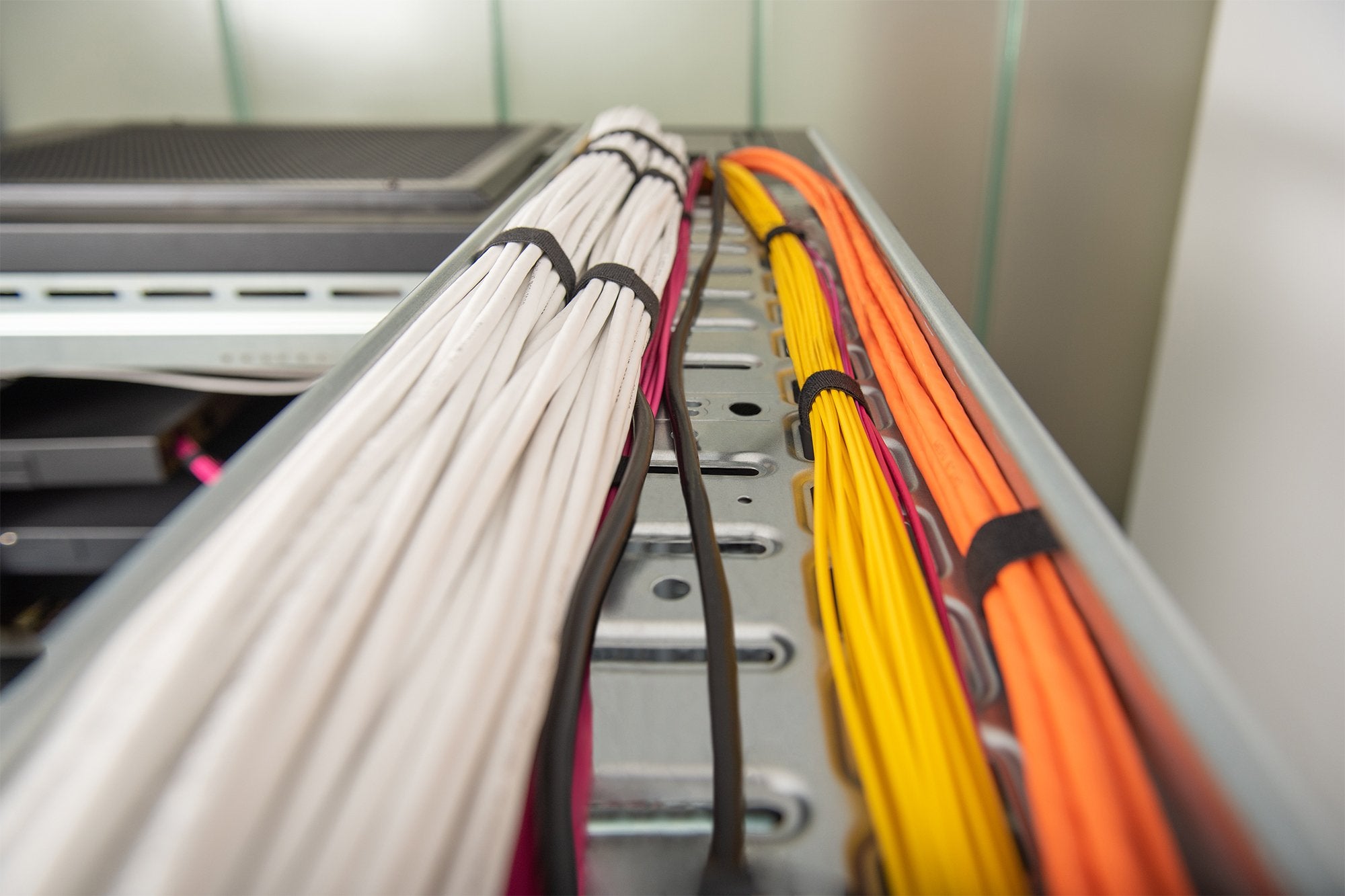 EAN 4016032363811 - Digitus DK-1511-V-305-1 cable de red Gris Cat5e U/UTP (UTP) imagen 2