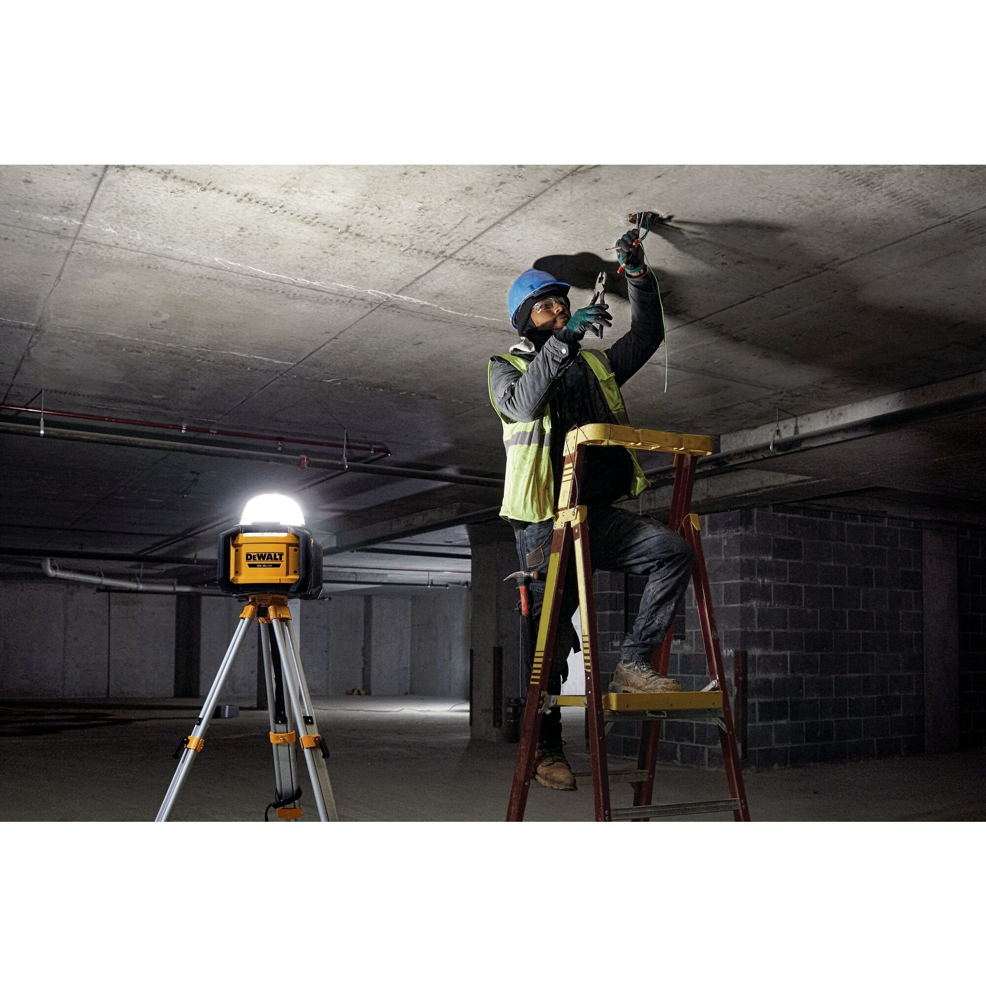 Foco De Construcción Dewalt Dcl074