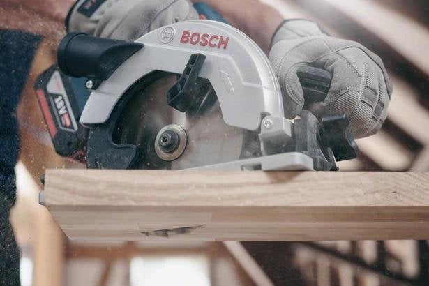 Hoja De Sierra Circular Bosch Professional Standard Para Madera, Ø 165 Mm, Orificio 36z De 20 Mm, Para Sierras Circulares Portátiles Con Batería 2608837686