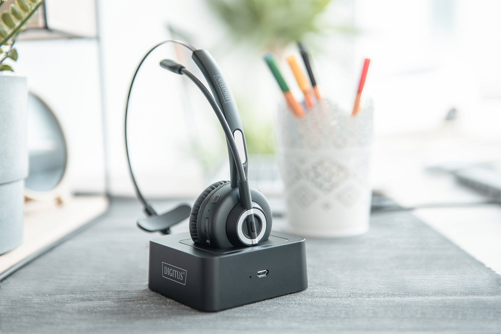 Digitus On Ear Bluetooth Headset Inkl. Dockingstation