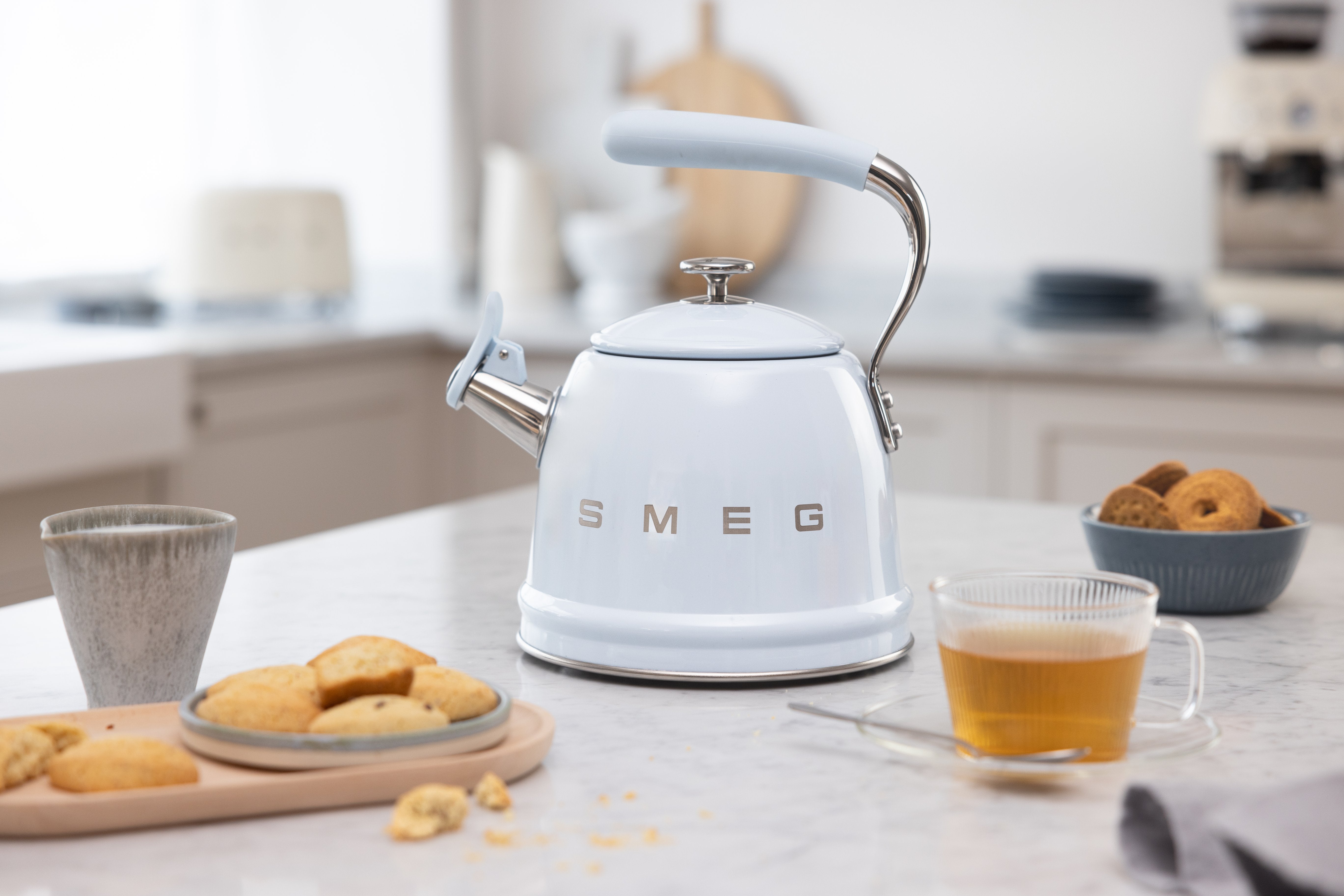 EAN 8017709347895 - Smeg WKF01PB tetera 2,3 L Azul imagen 8