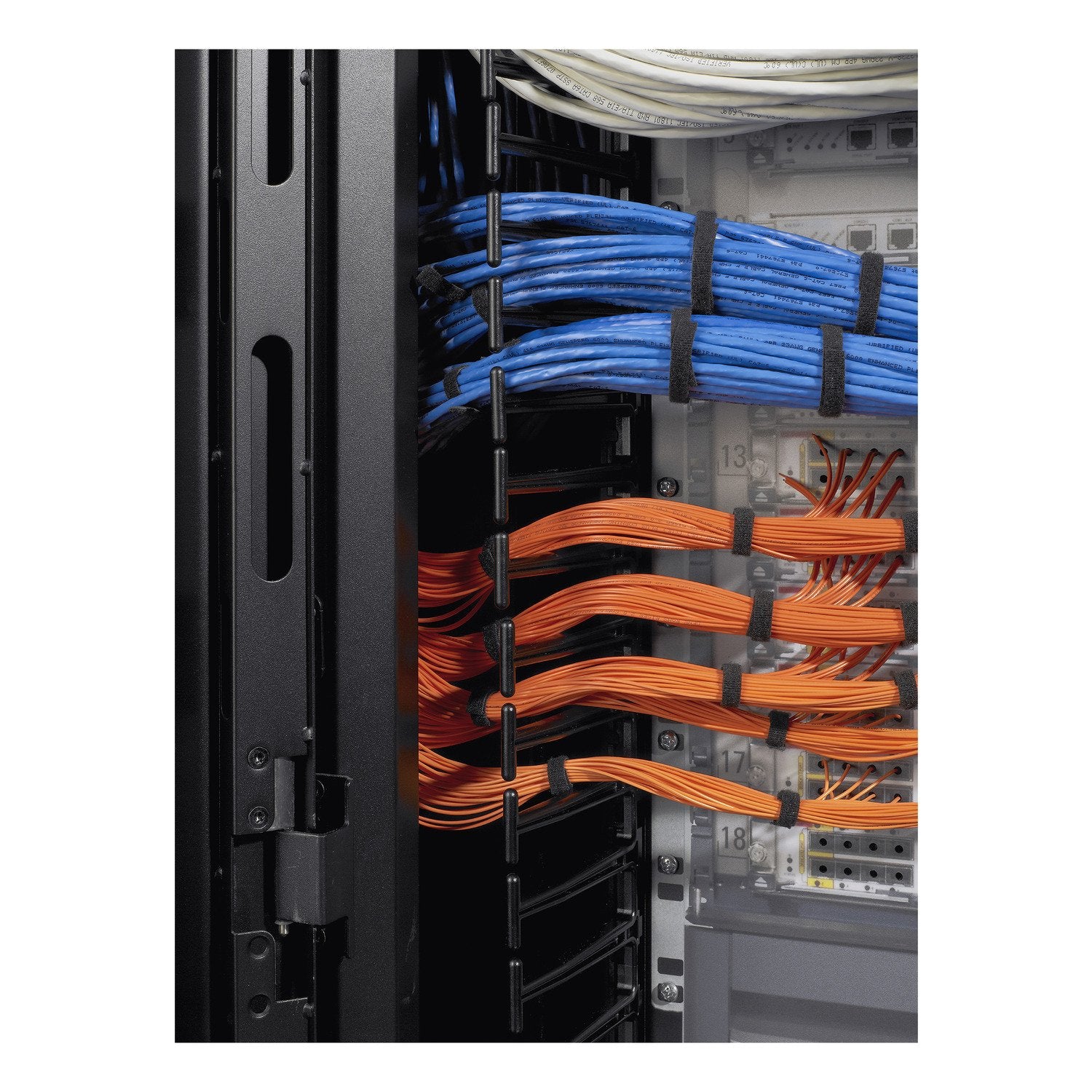 EAN 0731304301028 - APC AR7717A canaleta para cable Bandeja portacables recta Negro imagen 6