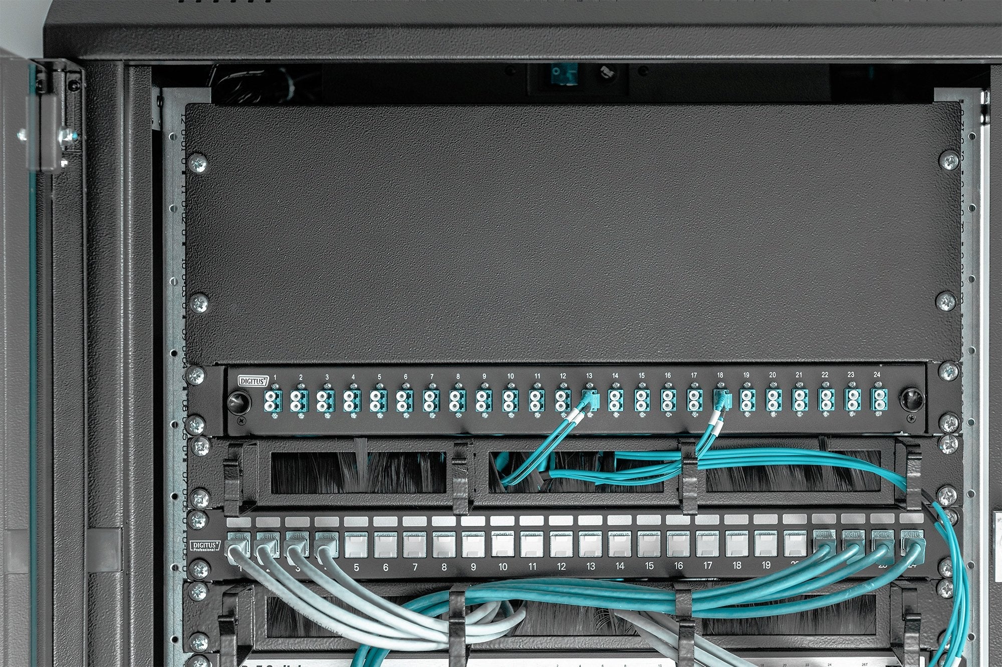 EAN 4016032185710 - Digitus DN-19 BPN-04-SW accesorio de bastidor imagen 4