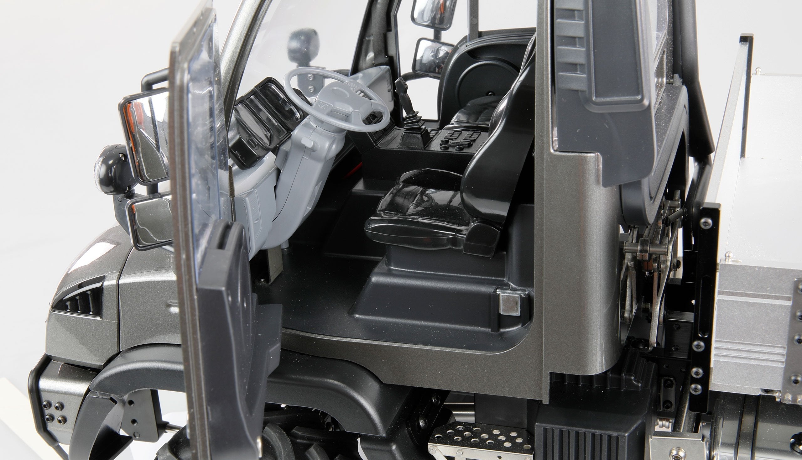 Amewi Mercedes-Benz Unimog Geräteträger 4wd 1:10 Artr Anthra