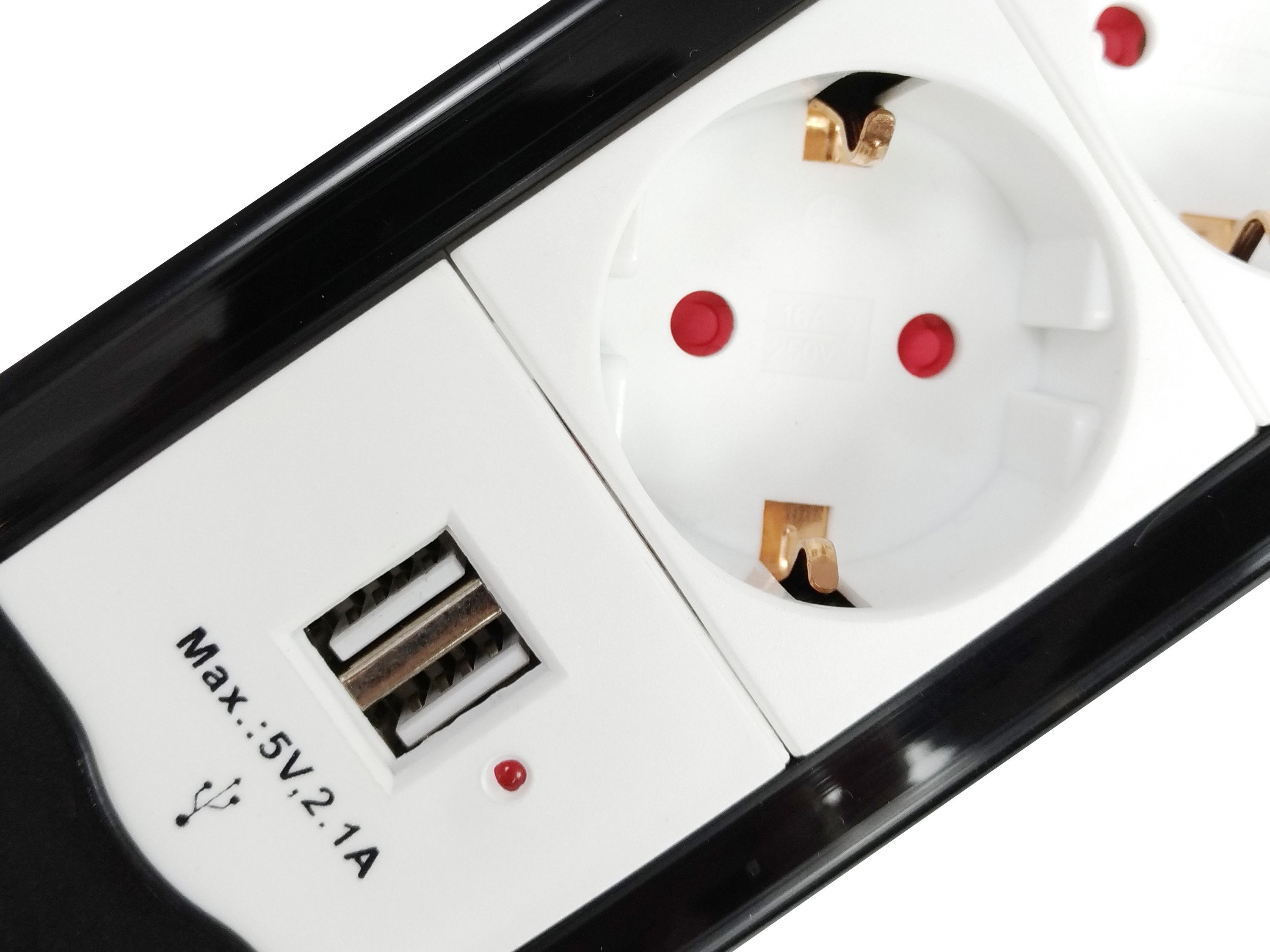 Equip Regleta Con 4 Tomas Cable De Red De 1.5 Metros  + 2 Puertos Usb Y Boton De Apagado Encendido