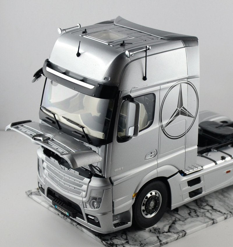 EAN 8001283039055 - Italeri Mercedes Benz Actros MP4 Gigaspace Modelo a escala de camión/tráiler Kit de montaje 1:24 imagen 7