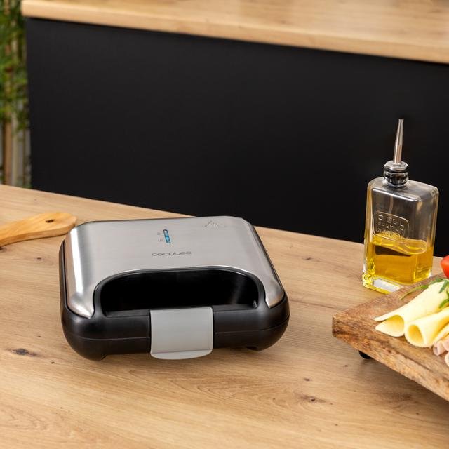Sandwichera Cecotec Rock'Ntoast Classic +. 800 W, 2 Sándwiches Con Acabados En Acero Inoxidable, Placas Triangulares Con Revestimiento Antiadherente, Libre De Pfoa, Asa Tacto Frío