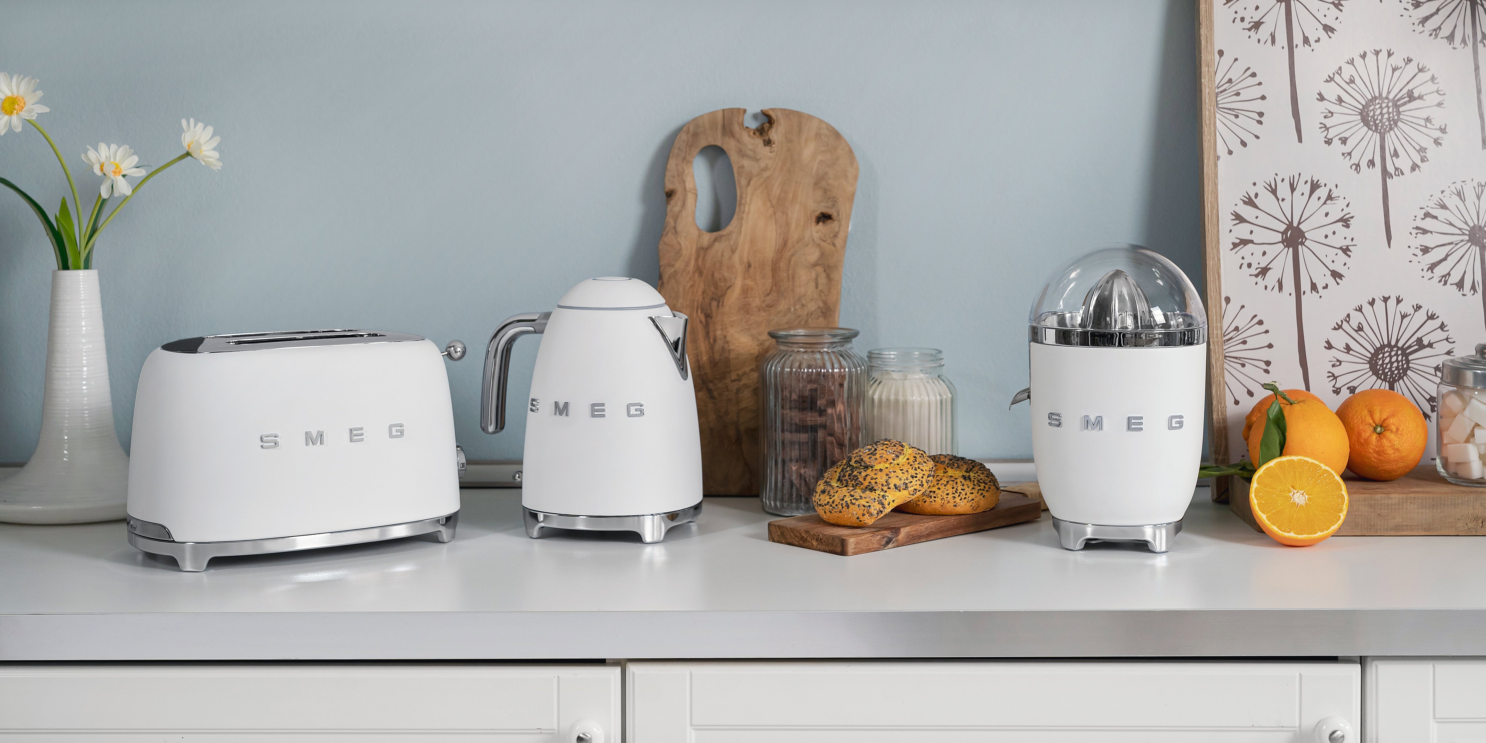 EAN 8017709290719 - Smeg KLF03WHMEU tetera eléctrica 1,7 L 2400 W Blanco imagen 11