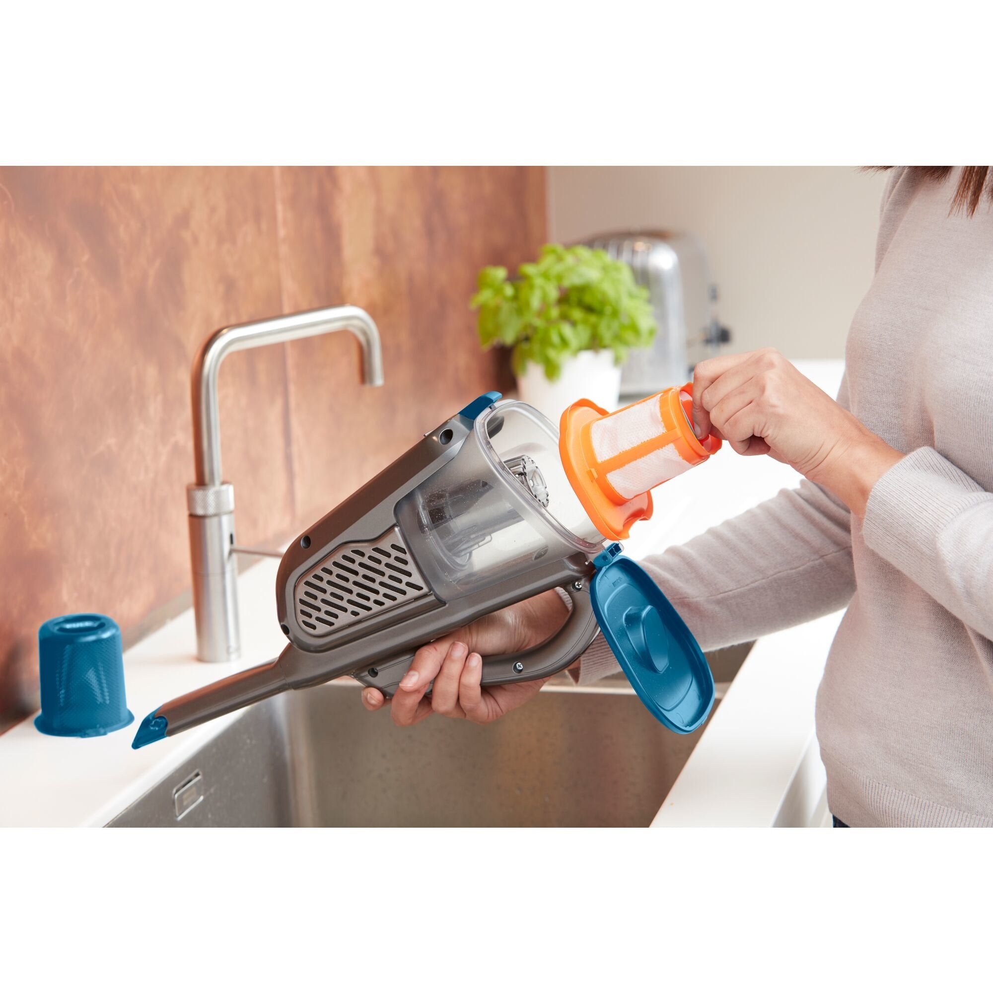 EAN 5035048712795 - Black & Decker BHHV520BF-QW aspiradora de mano Azul, Plata, Titanio Sin bolsa imagen 28