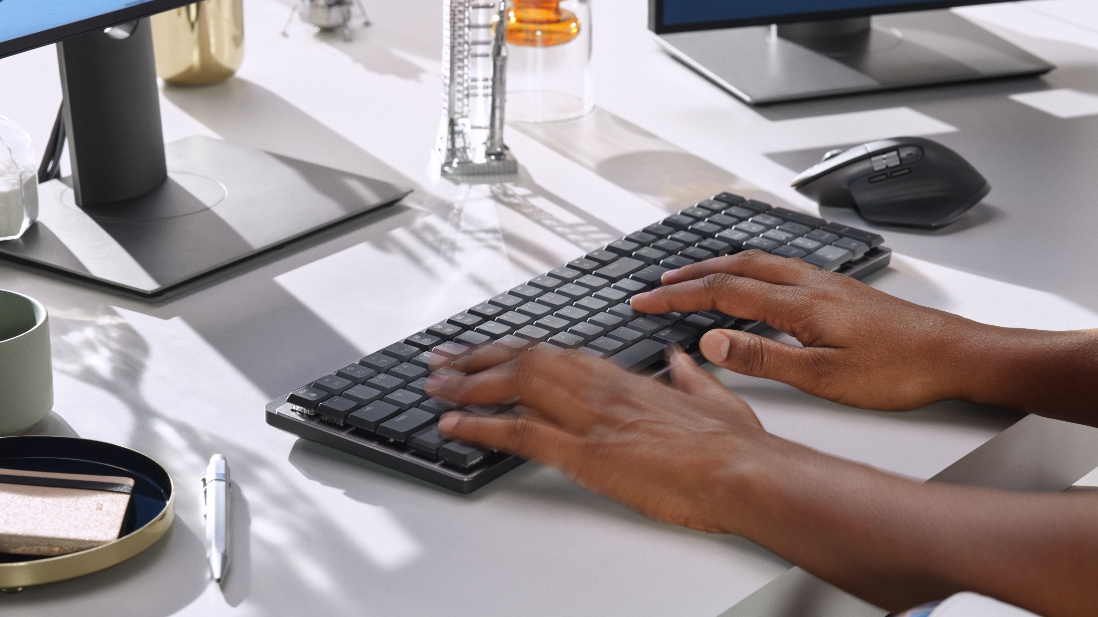 EAN 5099206103085 - Logitech 920-010755 teclado Oficina RF Wireless + Bluetooth QWERTY Nórdico Grafito, Gris imagen 5