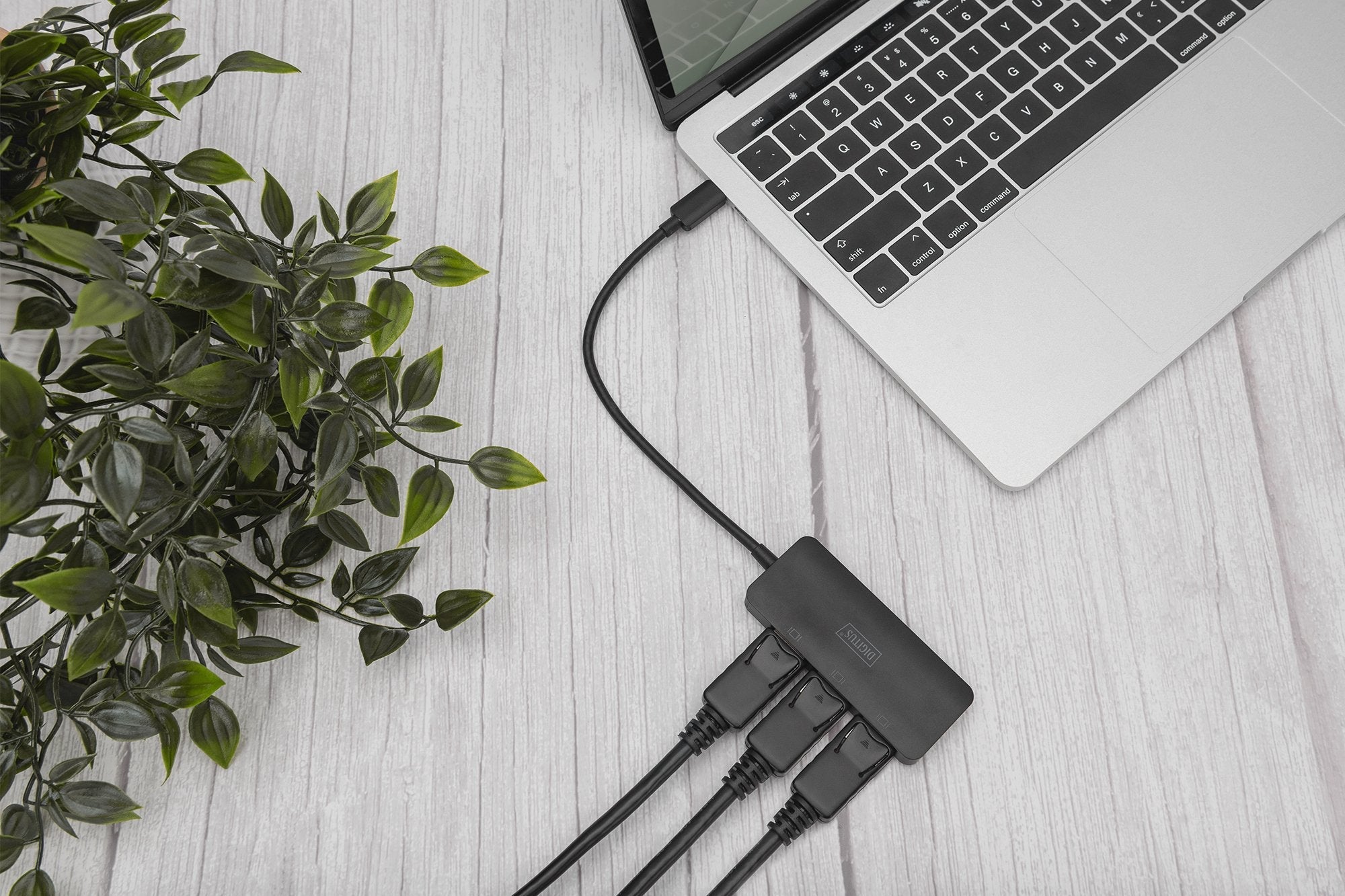 Digitus Usb-Hub 3-Port C ->3xdp M.Cable Negro