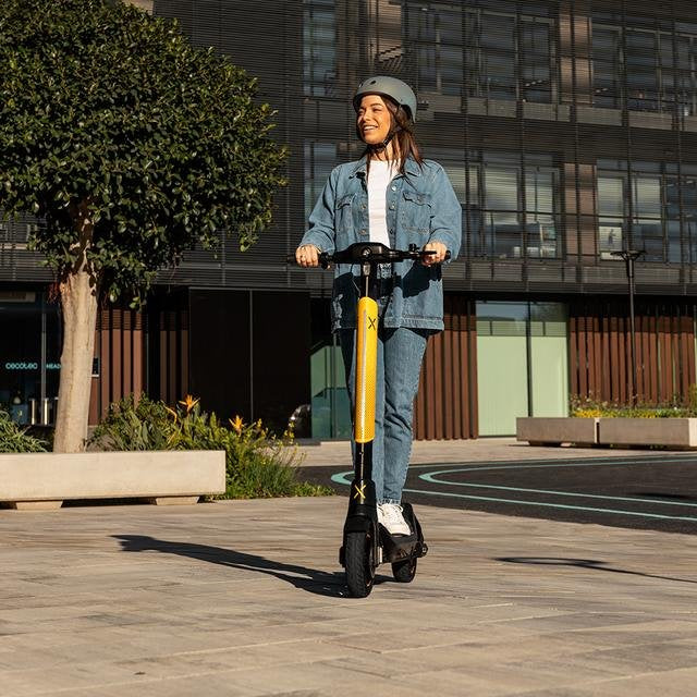 EAN 8435484071086 - Cecotec 07108 patinete eléctrico Negro, Amarillo 25 kmh 10 Ah imagen 5