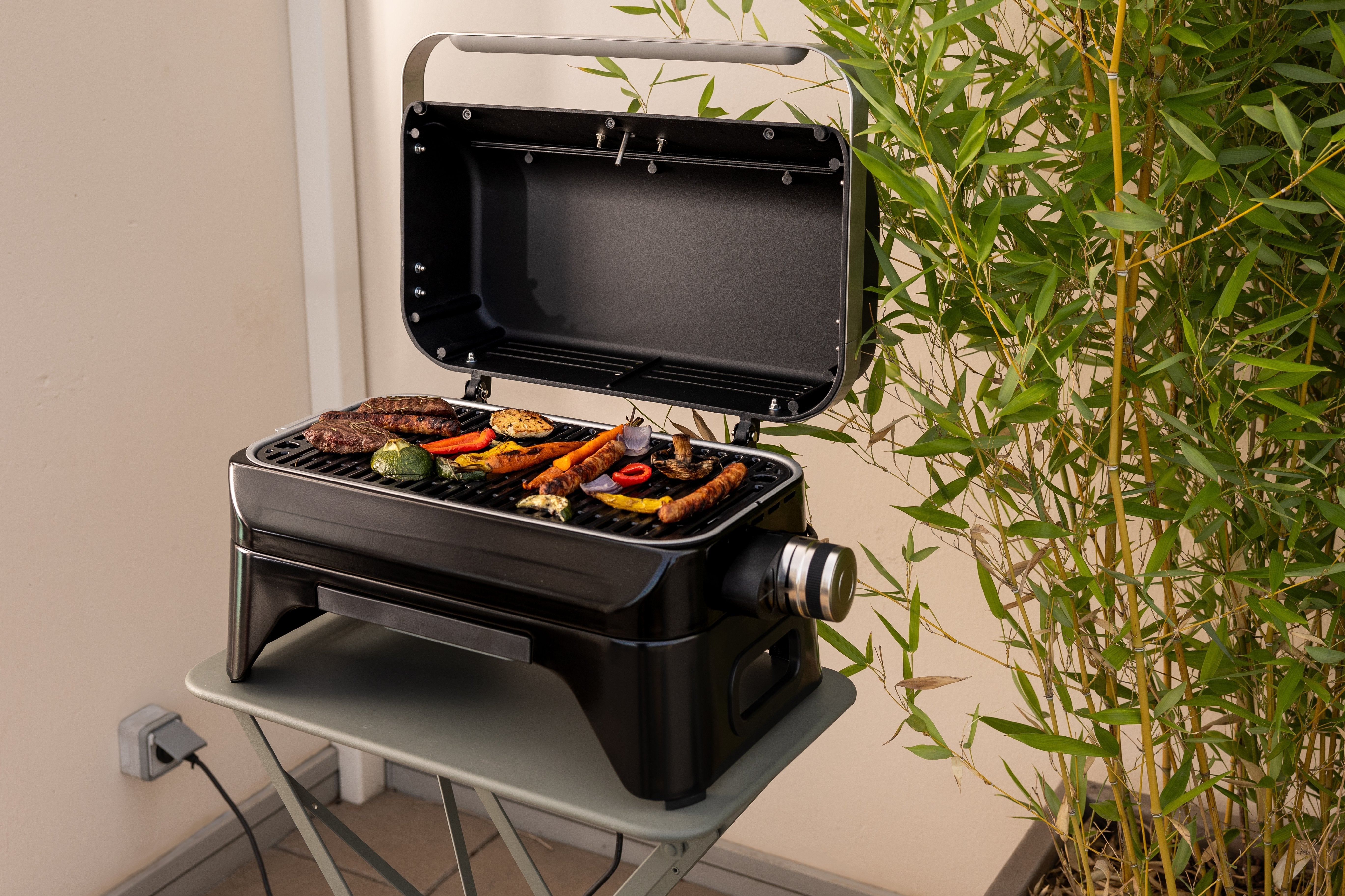 Parrilla Eléctrica Campingaz Attitude 2go Eléctrica Negra/Plateada, 2.000 Vatios, Modelo 2024 2177560