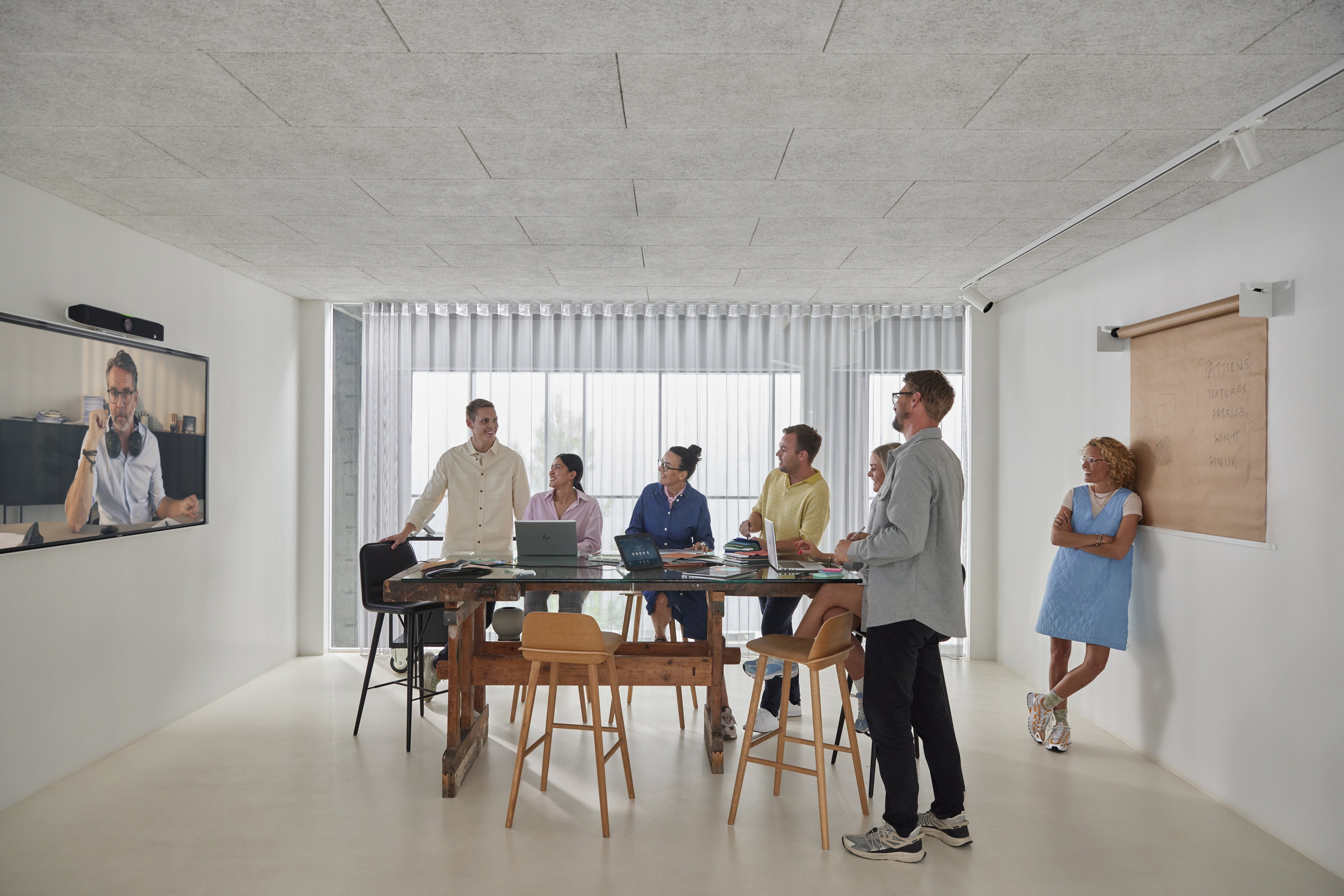 EAN 197497192148 - Poly Studio X52 All-In-One Video Bar sistema de video conferencia 20 MP Ethernet Sistema de vídeoconferenc imagen 5