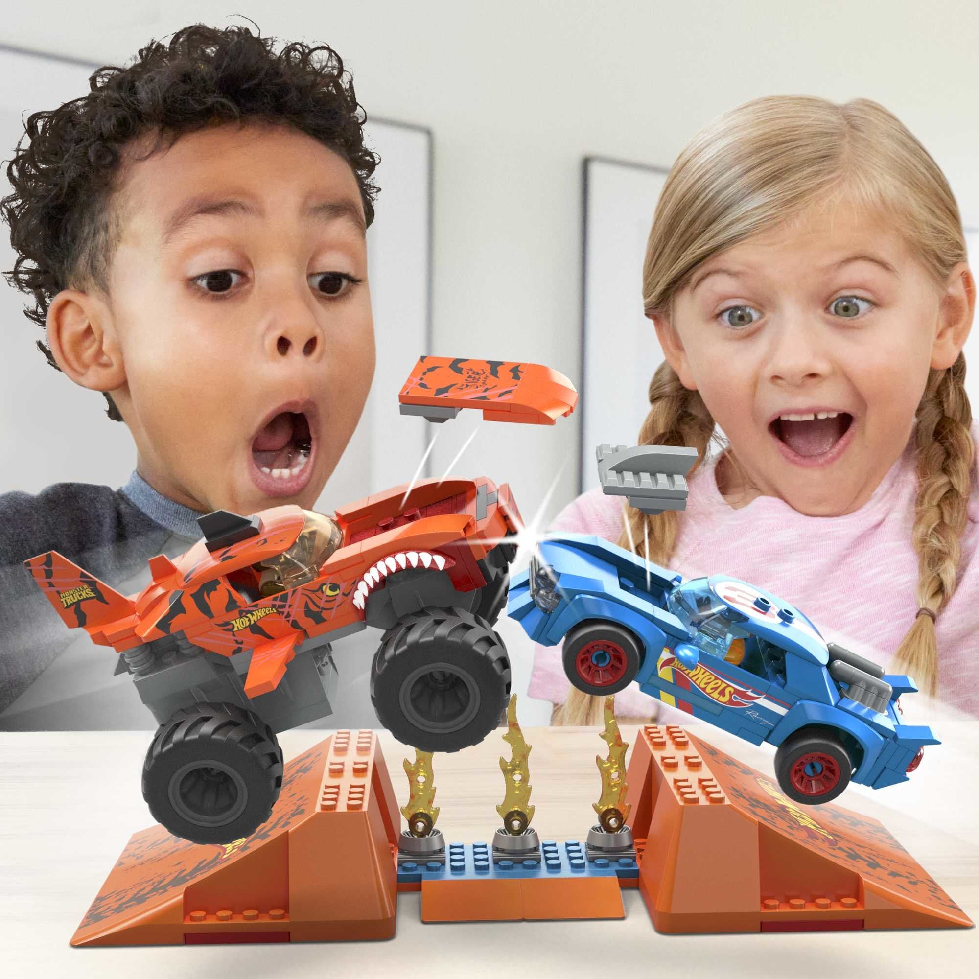 Hot Wheels Monster Trucks Tiger Shark Crash Competición Hkf88