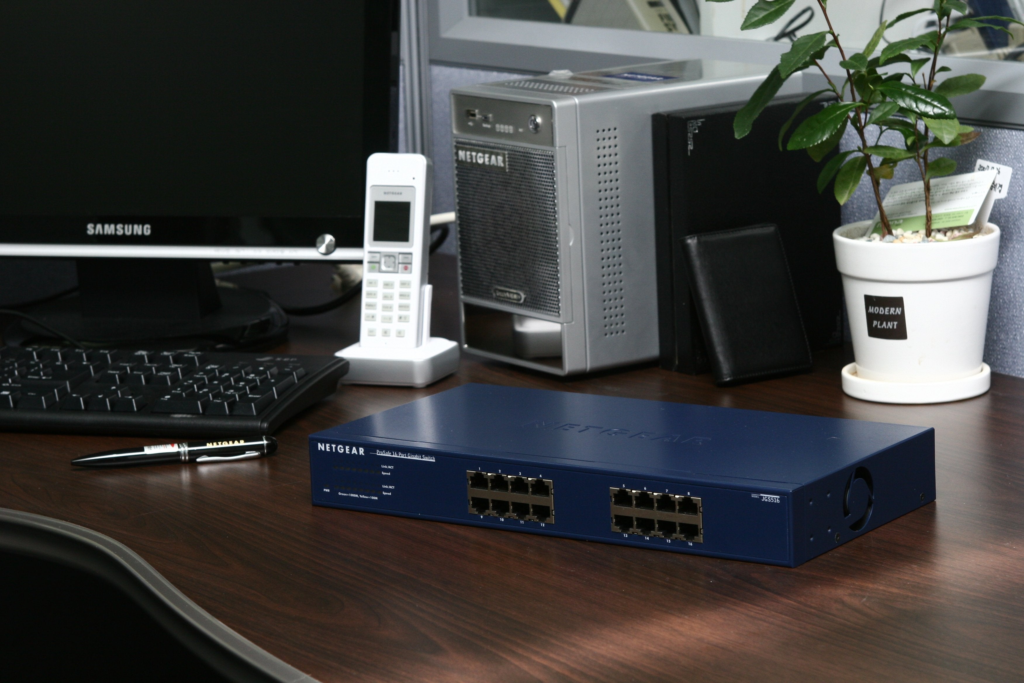 Netgear Jgs516, 20 ?S, No Administrado, Azul, 330 X 207 X 43 Mm, Alámbrico, 0 - 55 °C