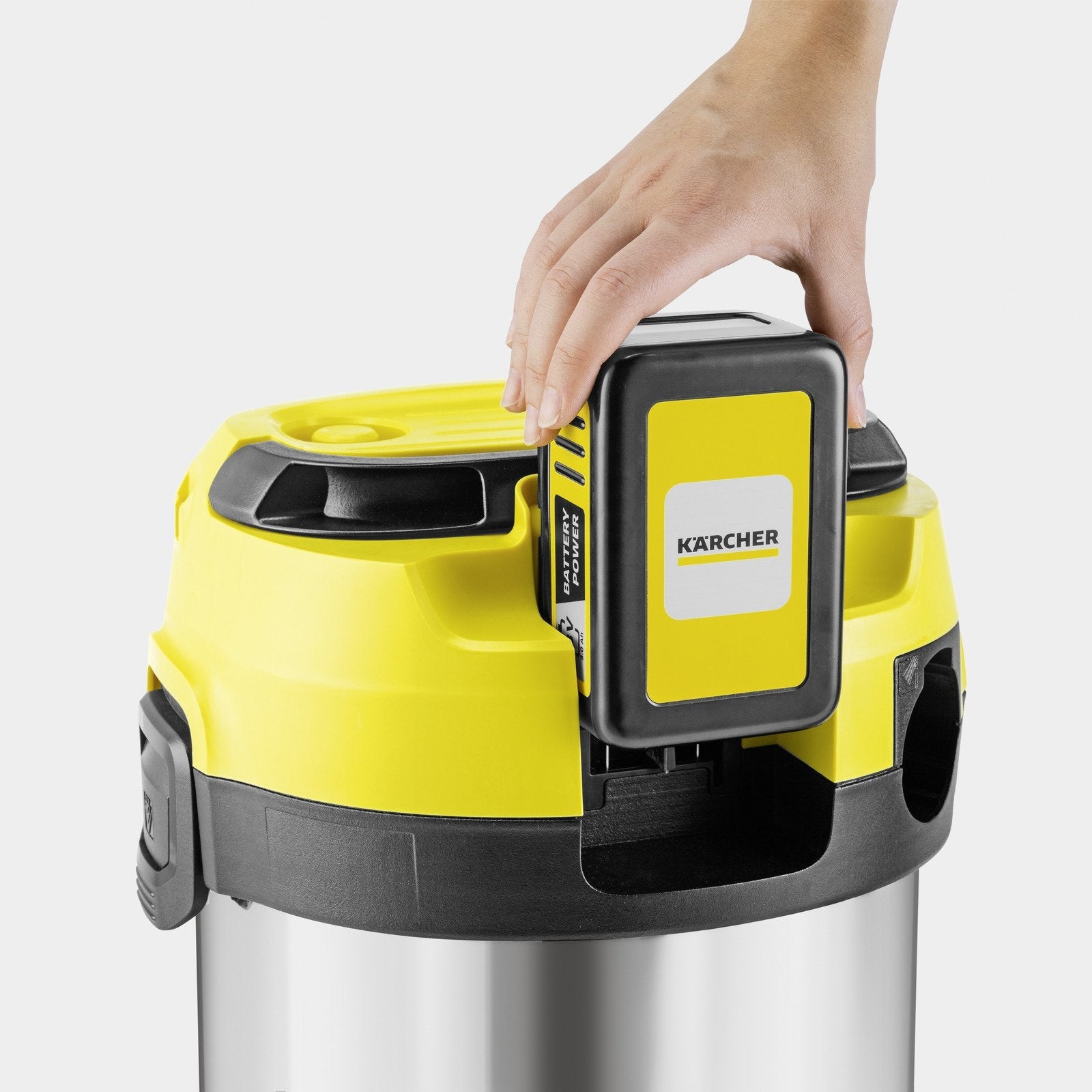 EAN 4054278943602 - Kärcher WD 3-18 17 L Aspiradora de tambor Seca y húmeda 225 W Bolsa para el polvo imagen 3
