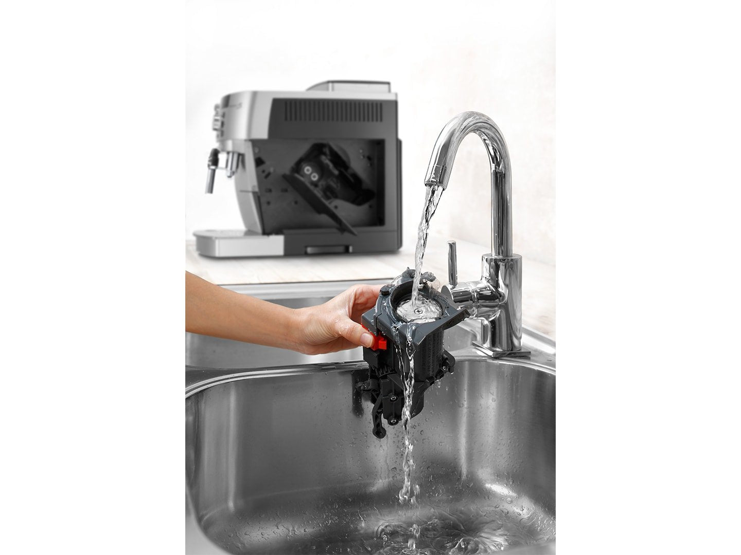 EAN 8004399334137 - De’Longhi Magnifica S ECAM250.31.SB Totalmente automática Máquina espresso imagen 6