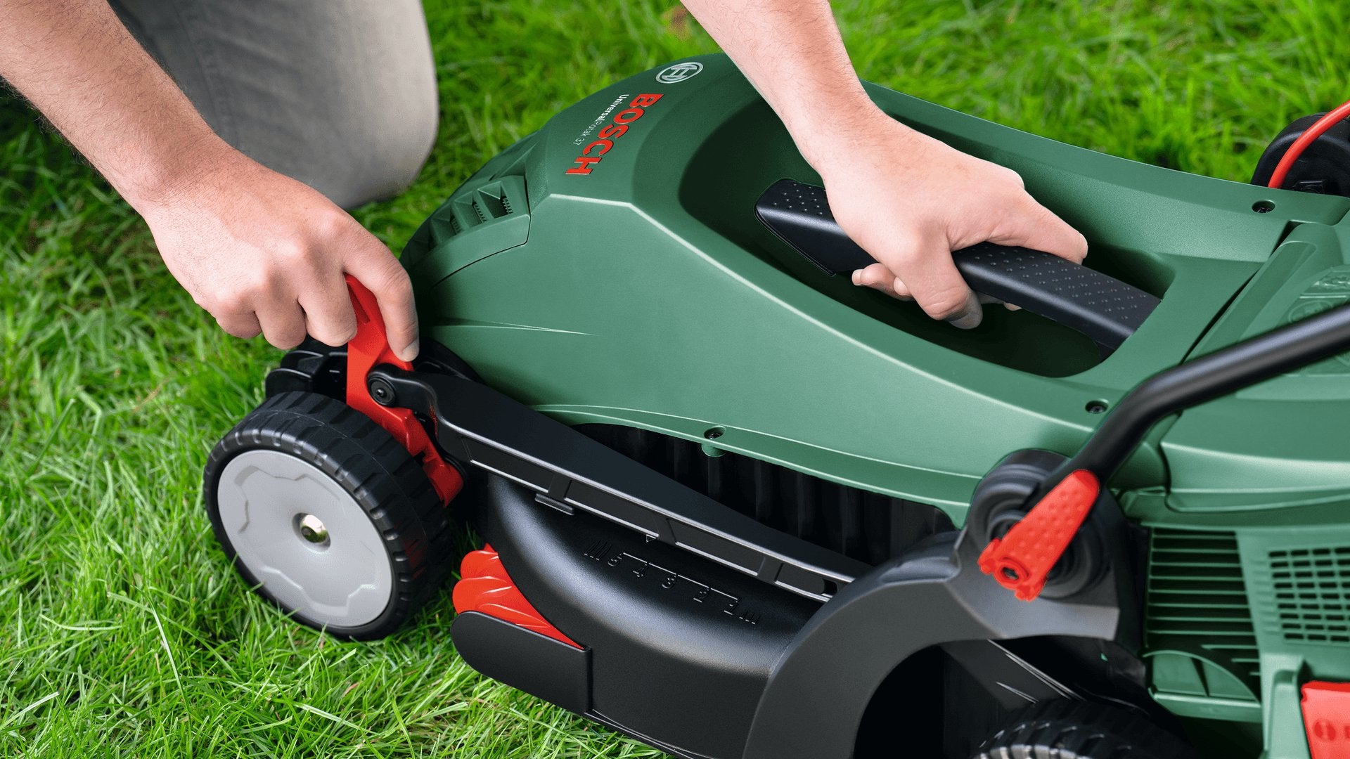 EAN 4053423322071 - Bosch UniversalRotak Cortacésped de empuje a gasolina Corriente alterna Verde imagen 4