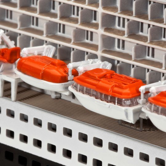 Model Plastikowy Statek Queen Mary 2 1:700