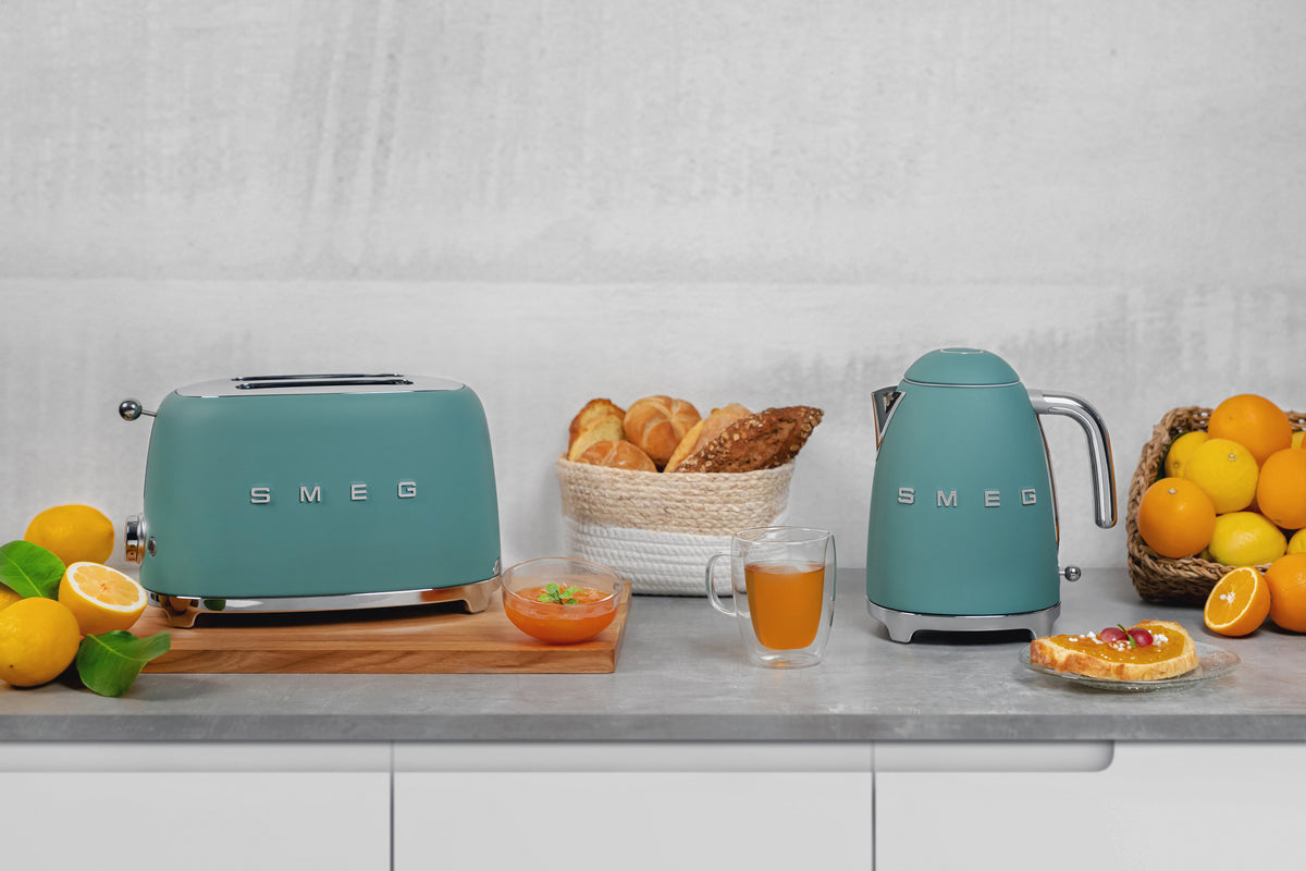 EAN 8017709329617 - Smeg KLF03EGMEU tetera eléctrica 1,7 L 2400 W Verde imagen 15
