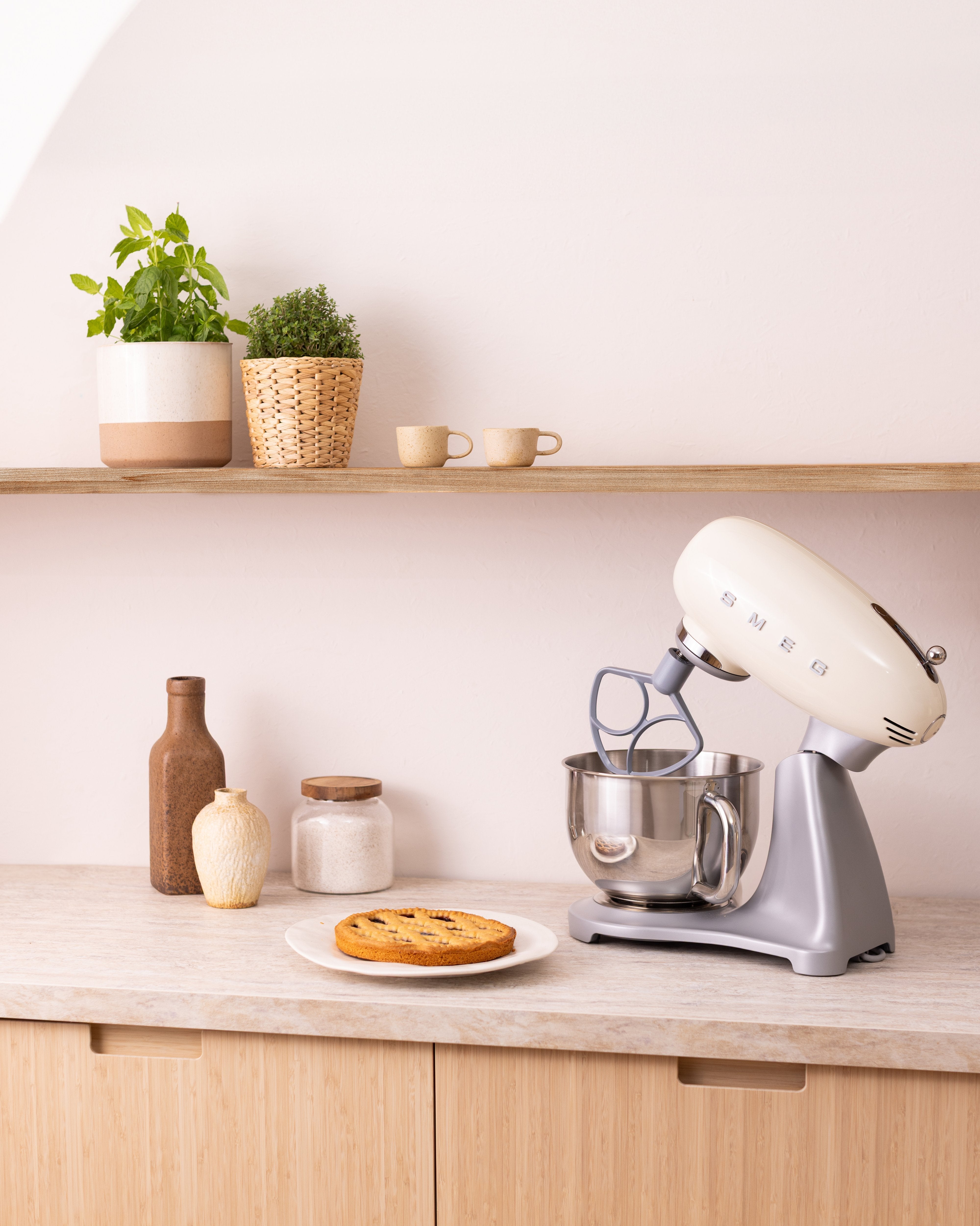 Máquina Multiusos Smeg Smf04creu, 4,8 L, 800 W, Color Crema.