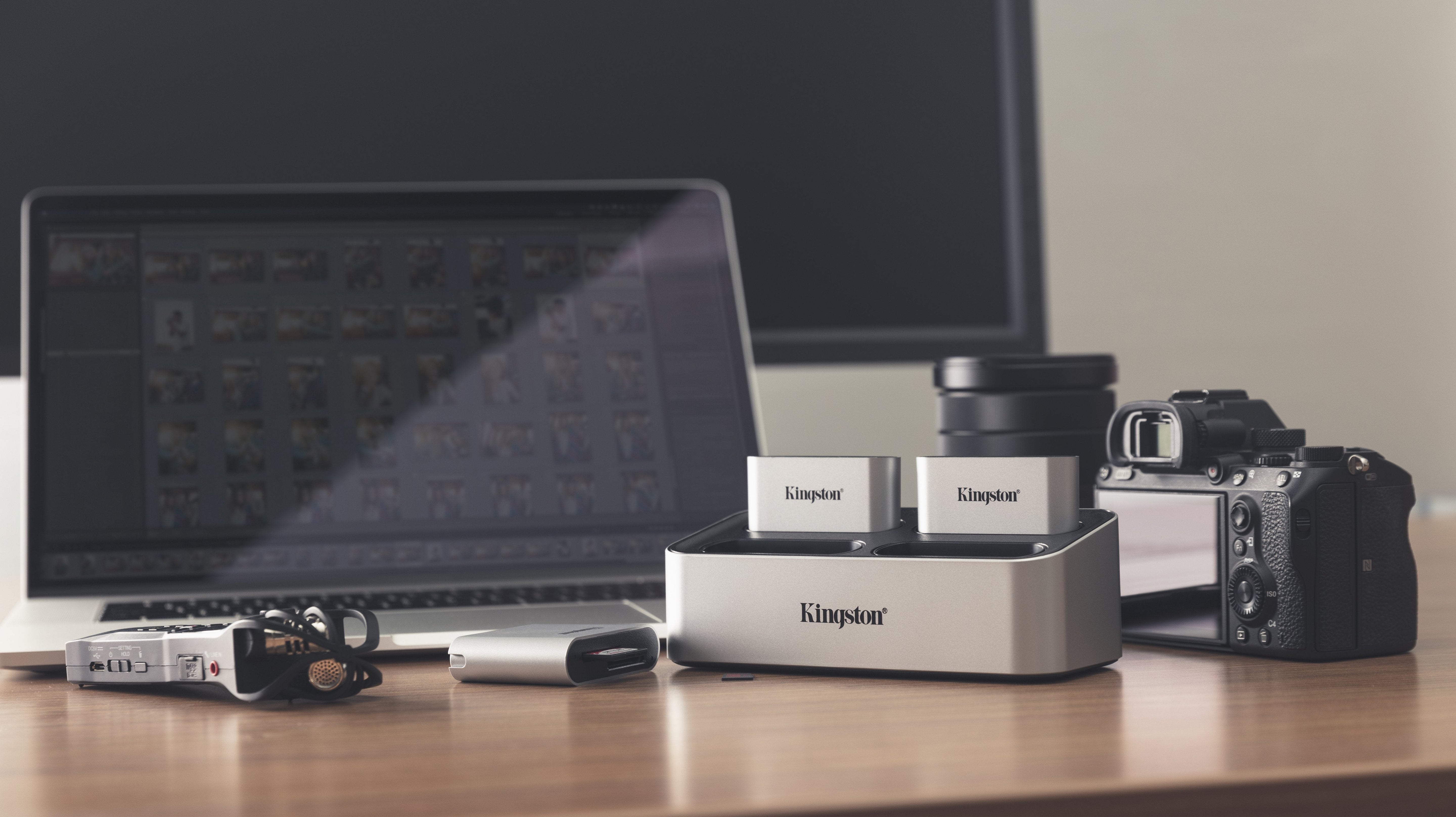 Kingston Workflow Station + Lector De Tarjetas Sd, Estación De Acoplamiento Plateado/Negro Wfs-S