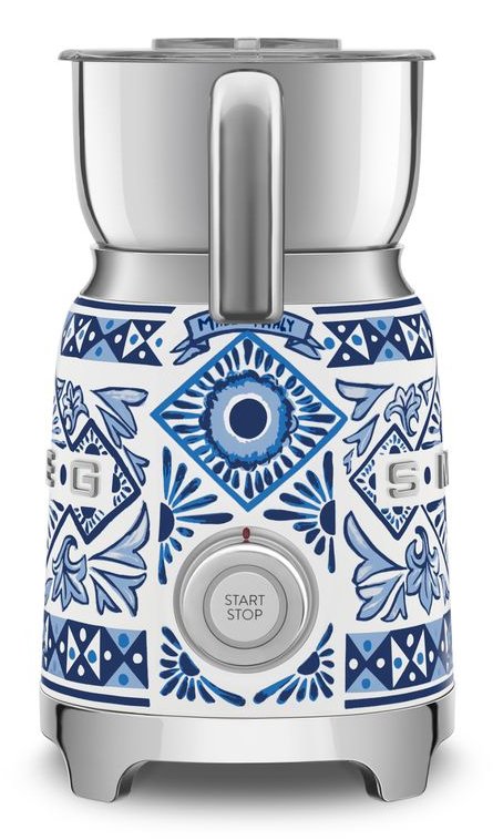 EAN 8017709323790 - Smeg MFF01DGBEU espumador o calentador de leche Automatic milk frother/warmer Azul, Plata, Blanco imagen 3