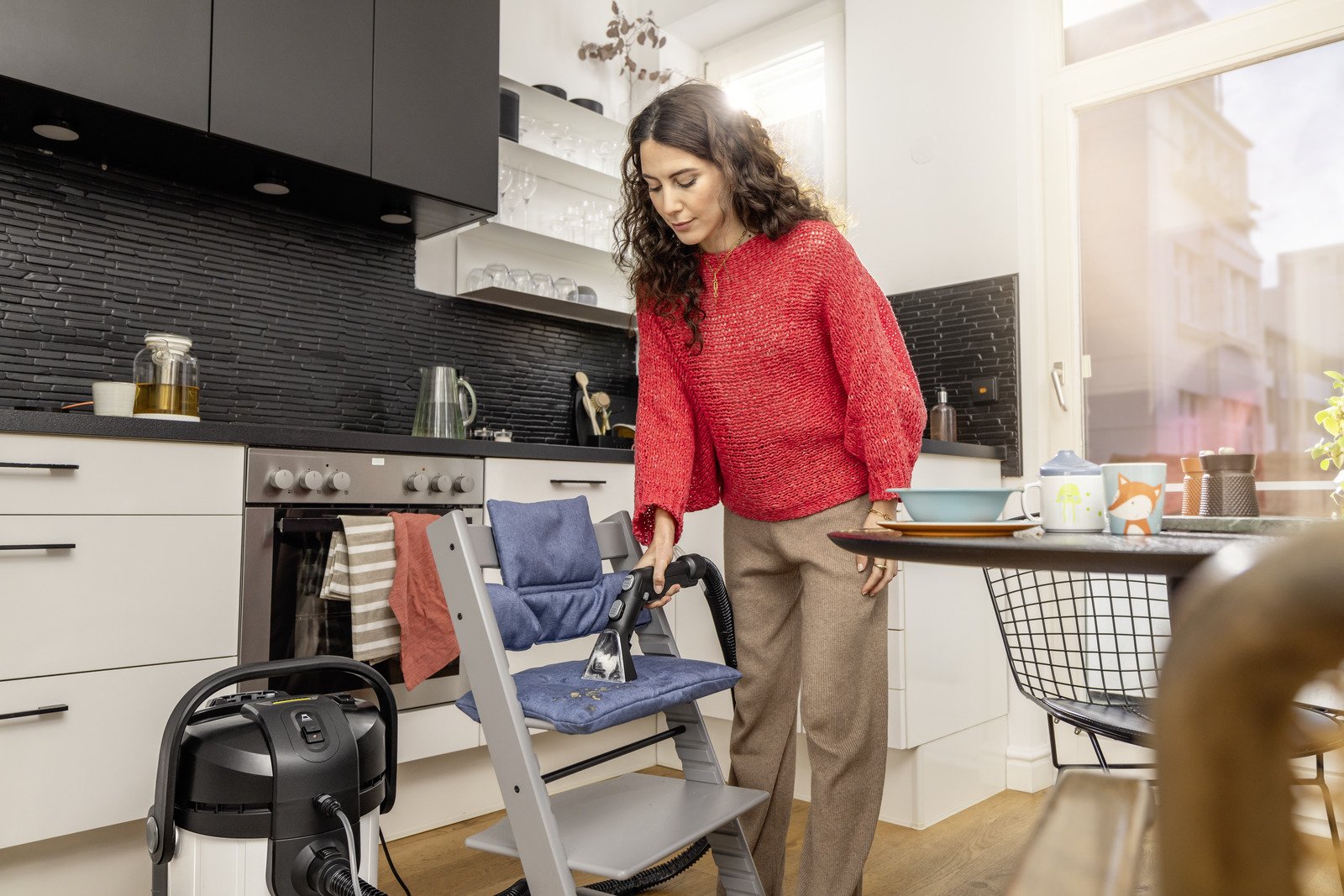 EAN 4066529041517 - Kärcher SE 4 Plus black/white 1.081-170.0 Aspiradora de tambor Seca y húmeda 10 W Bolsa para el polvo imagen 4