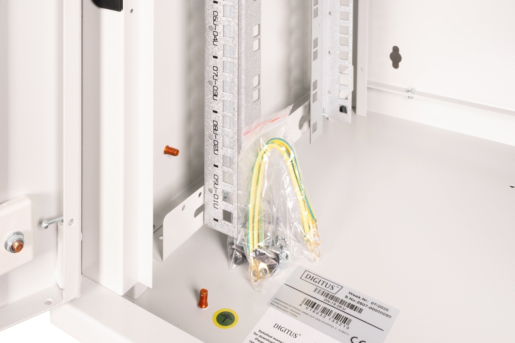 Digitus 9u Cabinet             Rack Wall Mounting 491x600x450mm