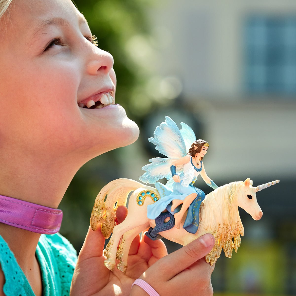 Schleich Bayala            42508 Eyela Riding On Golden Unicorn