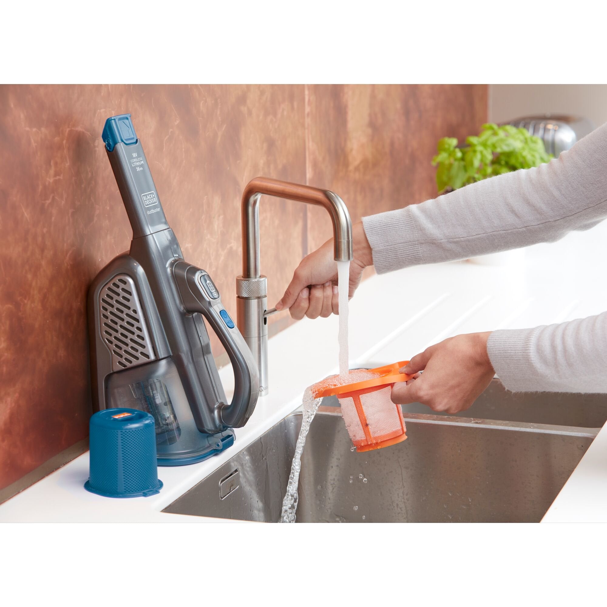 EAN 5035048712795 - Black & Decker BHHV520BF-QW aspiradora de mano Azul, Plata, Titanio Sin bolsa imagen 30