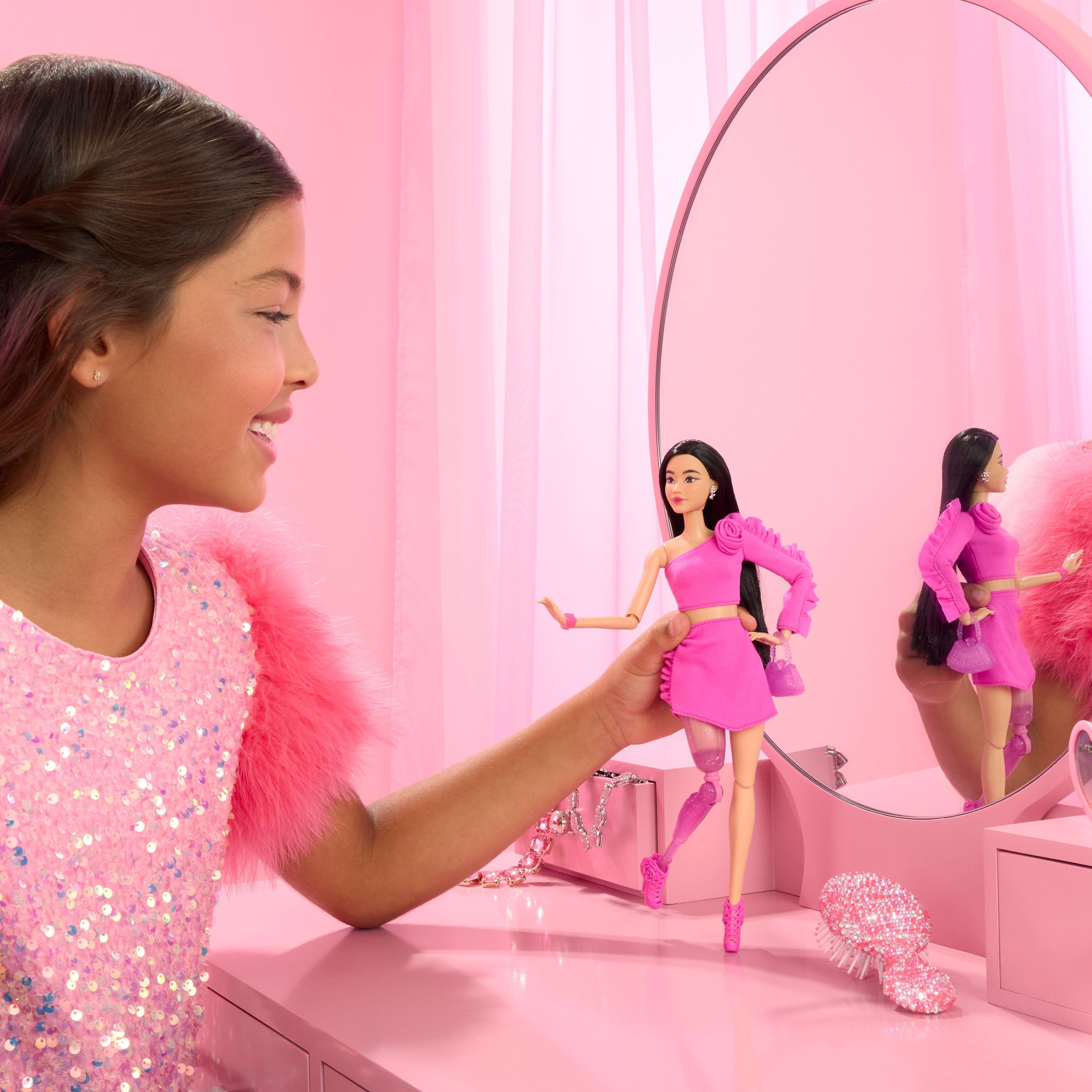 EAN 0194735255986 - Barbie HYV26 muñeca imagen 2