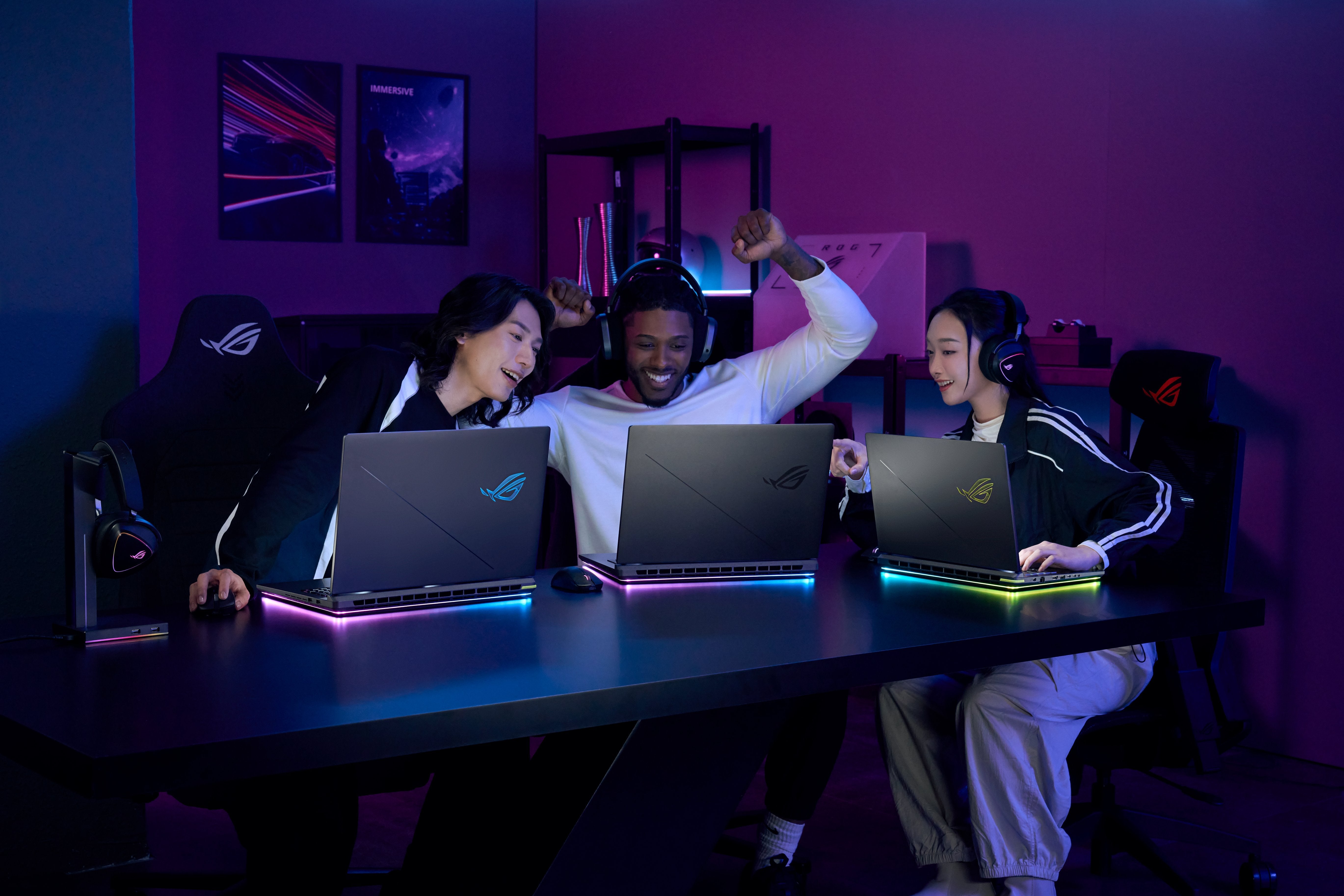 EAN 4711636070775 - ASUS ROG Strix G18 G815JMR-S8051 Intel® Core™ i7 45,7 cm (18") DDR5-SDRAM NVIDIA GeForce RTX 5060 Wi-Fi 7 imagen 16