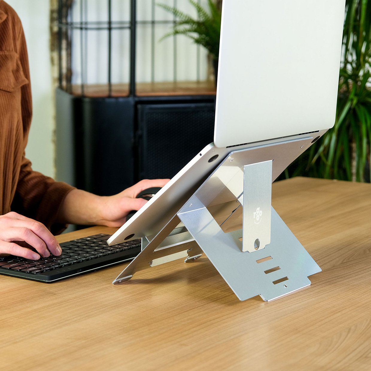 Soporte Para Portátil R-Go 10 "-22" Max.5kg Elevador Ajustable Plateado
