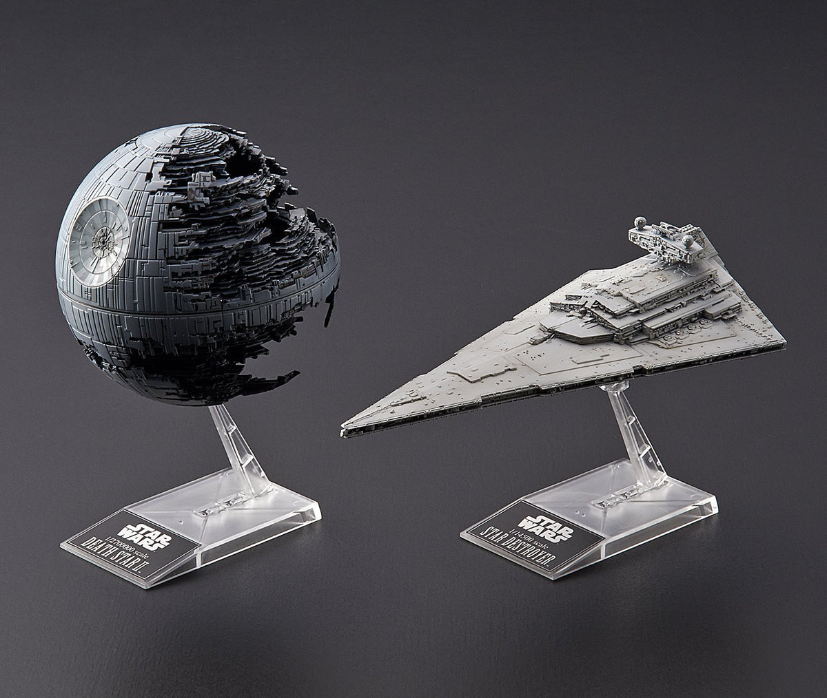 EAN 4009803012070 - Revell Death Star II + Imperial Star Destroyer Kit de montaje 1:2700000 imagen 1