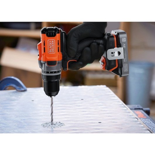 EAN 5035048833544 - Black & Decker BCD382D2XK-QW taladro Naranja imagen 3