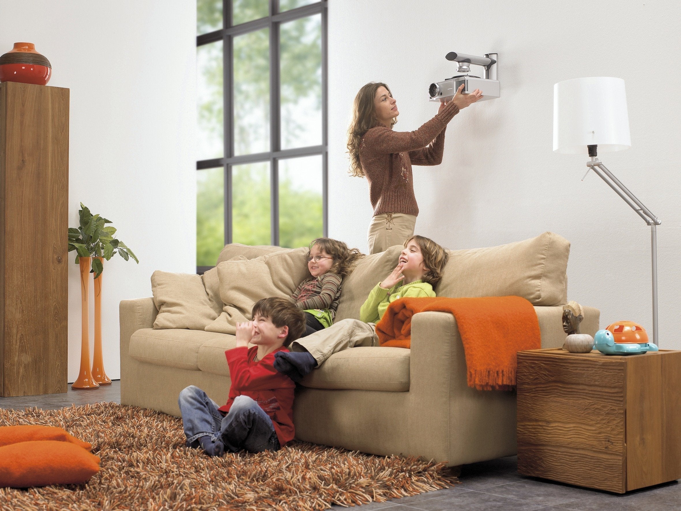 Soporte De Pared Con Brazo Para Proyector Vogels Epw 6565 Montaje Reversible Articulación Con Bisagra Esférica Organizador De Cables