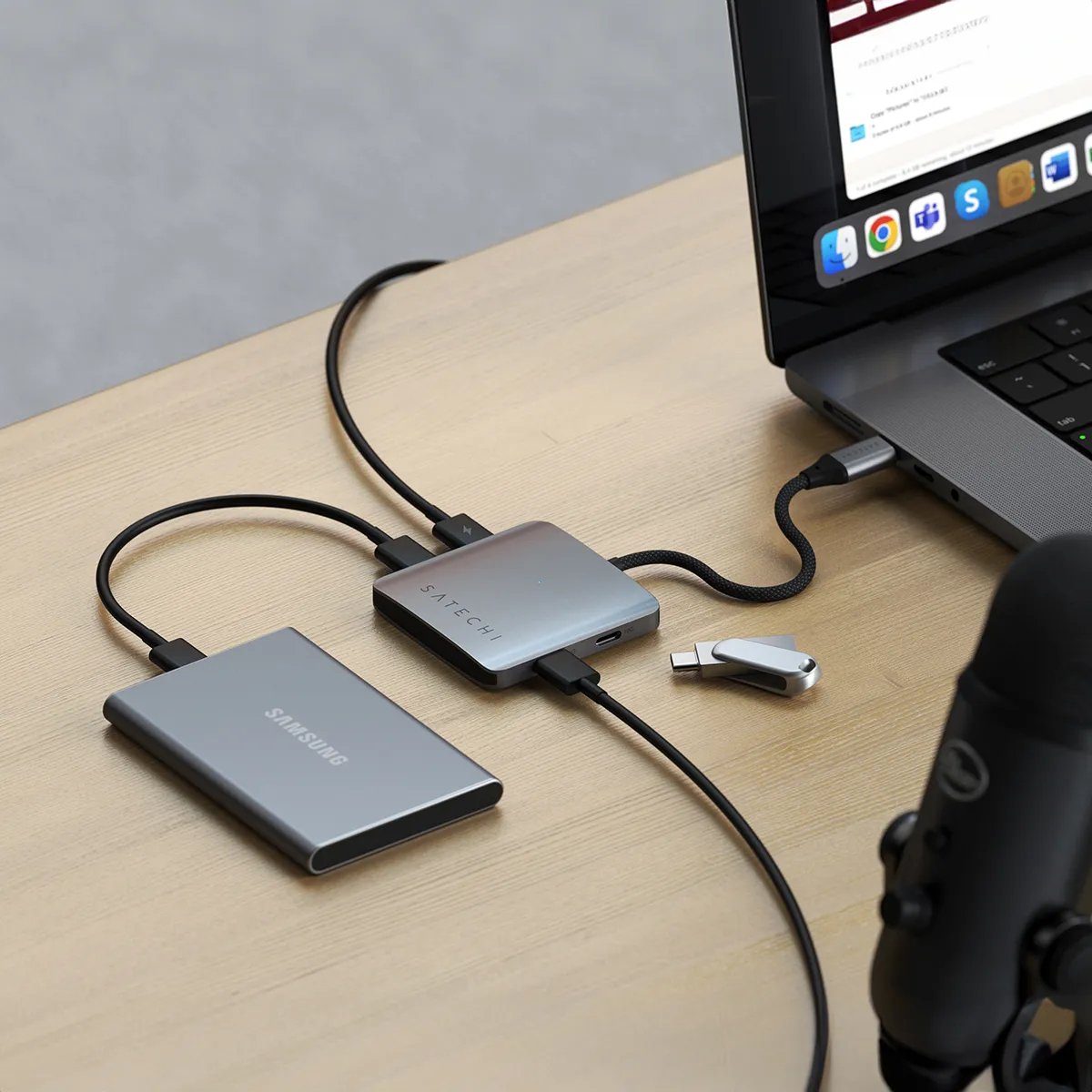 Satechi 4 Port Usb-C Hub Pd - Aluminiowy Hub Usb-C (4x Usb-C 10gbps, W Tym 1x 100w Pd) (Gris)