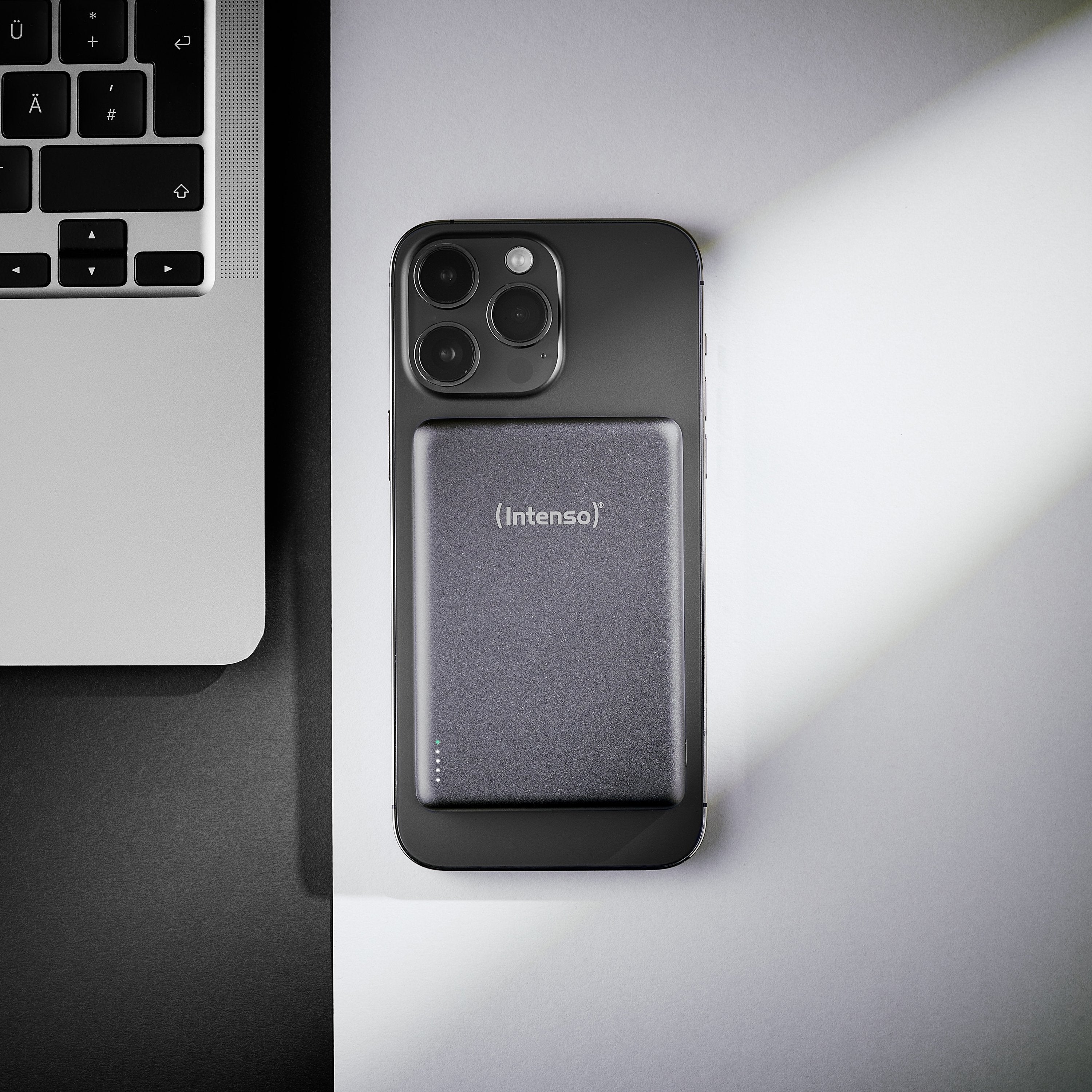 EAN 4034303036271 - Intenso MW10000 Polímero de litio Cargador inalámbrico imagen 15