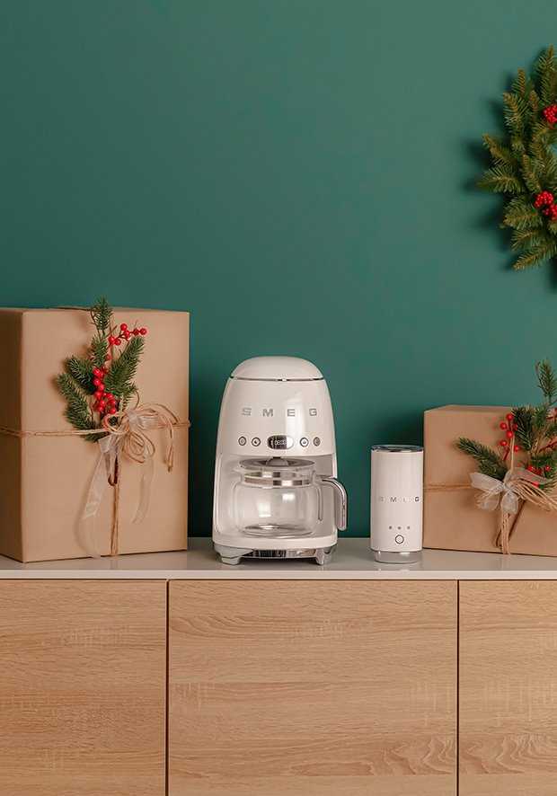 EAN 8017709280499 - Smeg DCF02CREU cafetera eléctrica Manual Cafetera de filtro 1,4 L imagen 1